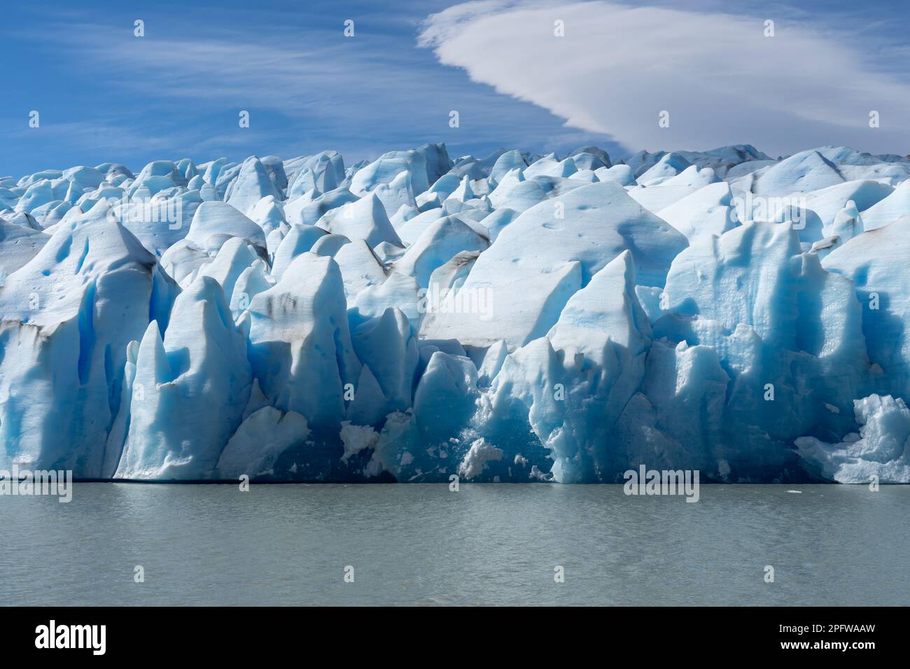 Parete frontale del Ghiacciaio grigio nel Parco Nazionale Torres del Paine, Puerto Natales, Cile. Foto Stock