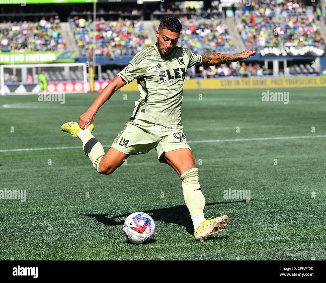 18 marzo 2023: Il Los Angeles FC inoltra Denis Bouanga (99) con un calcio d'inizio durante la partita di calcio MLS tra il Los Angeles FC e il Seattle Sounders FC al Lumen Field di Seattle, WA. Le squadre hanno combattuto per un pareggio nil-nil. Steve Faber/CSM Foto Stock