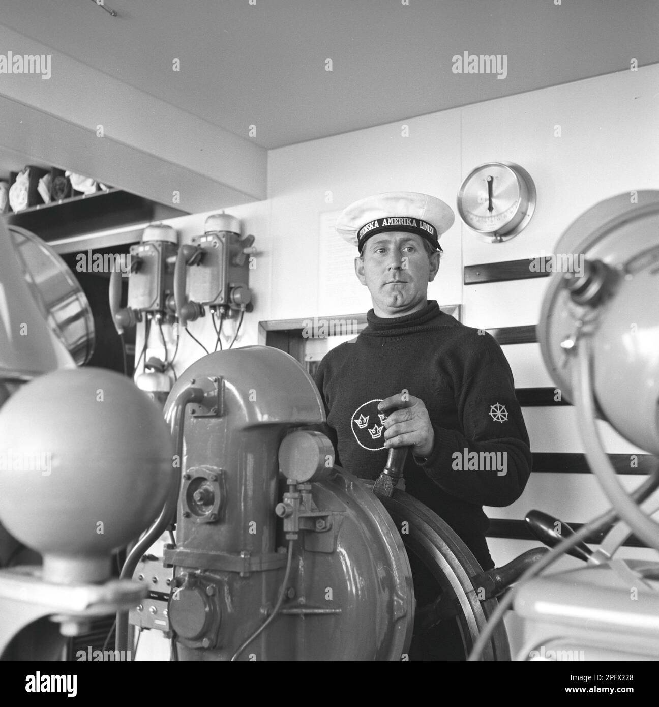 M/S Gripsholm. Una nave passanger svedese è stata lanciata il 8 1956 aprile a Genua Italia e consegnata alla Swedish-American Line il 2 1957 aprile. Foto nel porto di Gothenburg in quel giorno. Il primo viaggio è stato fatto il 14-15 1957 maggio da Gothenburg a New York. La nave affondò nelle acque del Capo di buona speranza il 6 2001 luglio durante un rimorchio. La profondità su cui la nave affondò è di circa 4200 metri. 1957. rif SSMSAX000718L Foto Stock