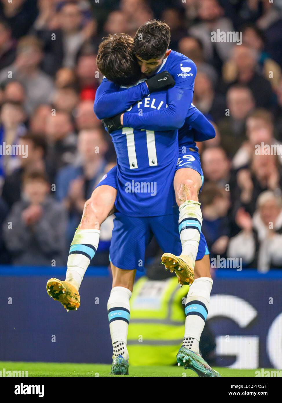 Londra, Regno Unito. 18th Mar, 2023. 18 Mar 2023 - Chelsea contro Everton - Premier League - Stamford Bridge Kai Havertz di Chelsea celebra il suo gol con Joao Felix durante la partita della Premier League a Stamford Bridge, Londra. Picture Credit: Notizie dal vivo su Mark Pain/Alamy Foto Stock