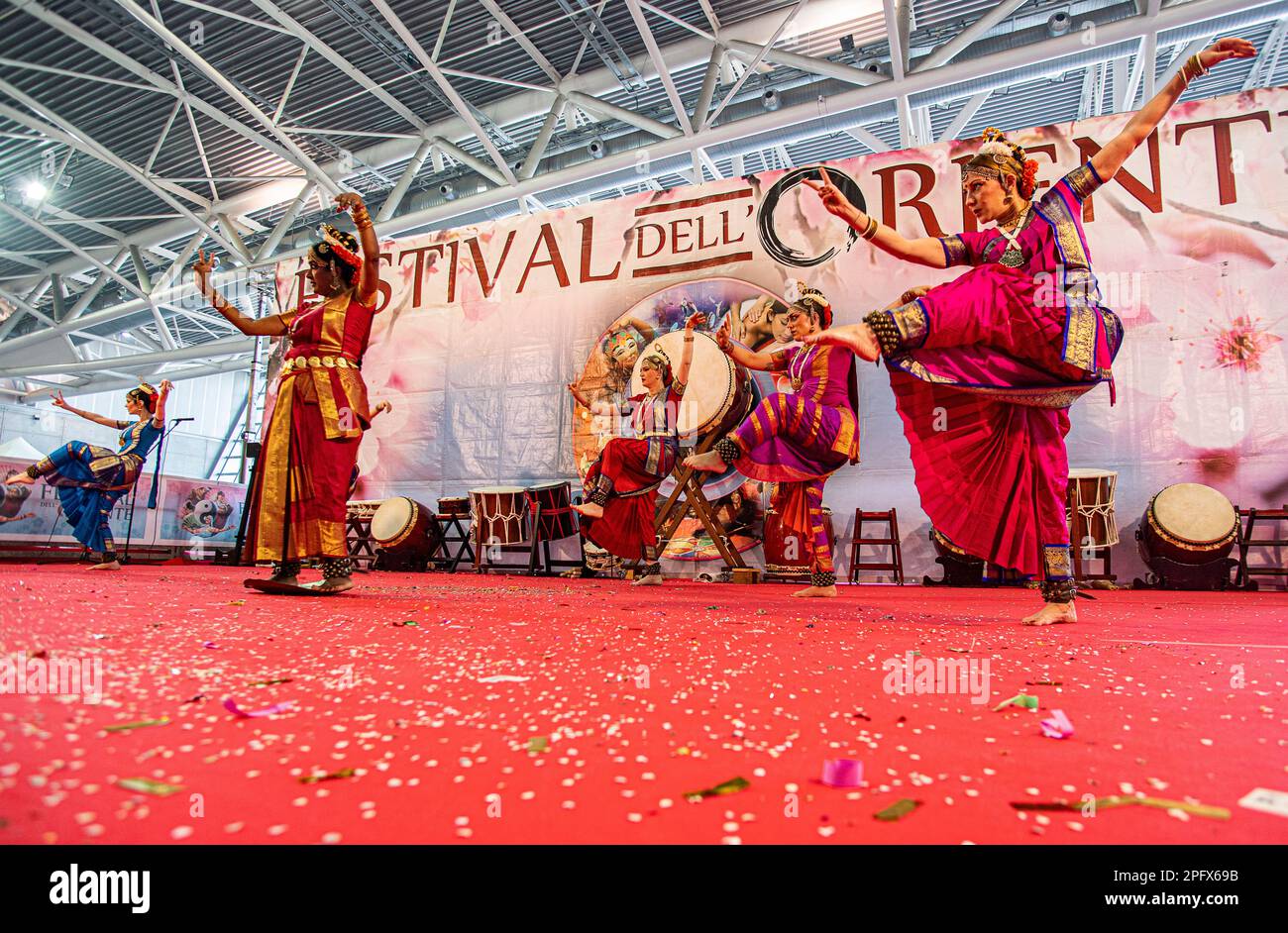 Italia Piemonte Torino Festival dell'Oriente 2023 -Kuchipudi danza sacra indiana Credit: Realy Easy Star/Alamy Live News Foto Stock