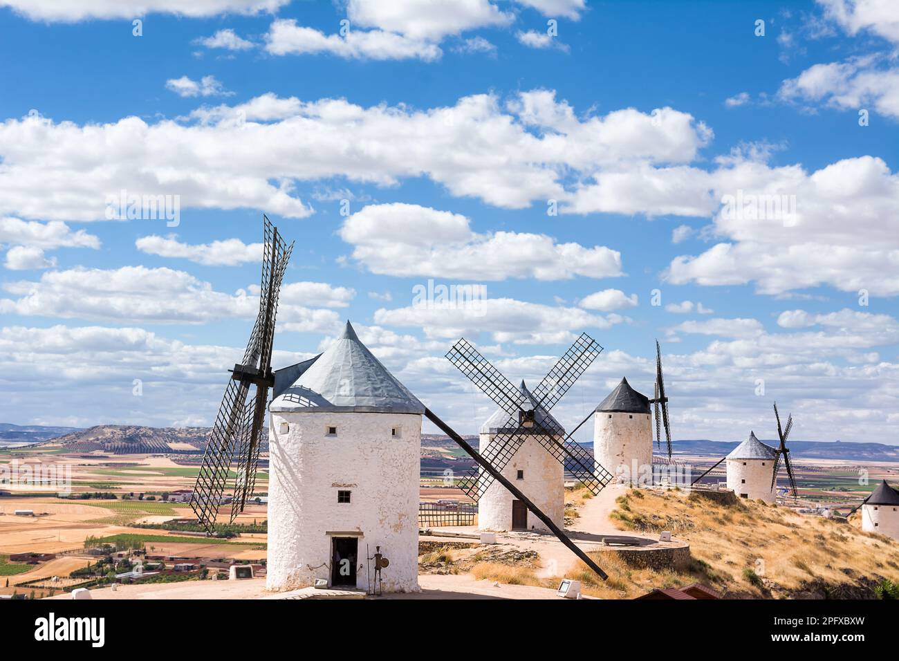 Serie di mulini a vento di Consuegra, nei luoghi della rue di Cervantes per il suo libro Don Quiscotte Foto Stock