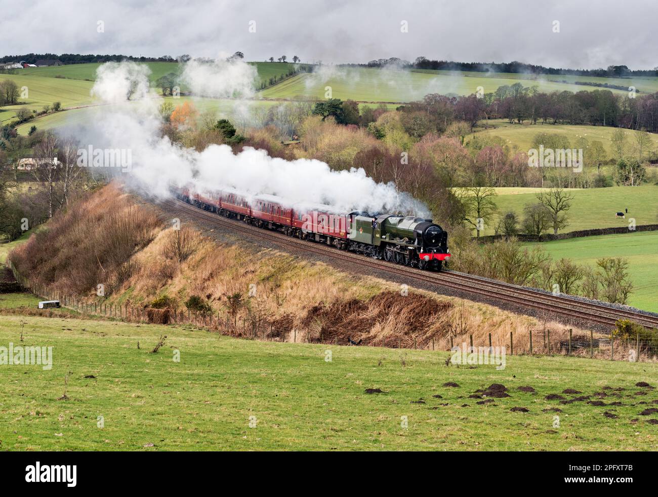 Locomotiva a vapore 'Scots Guardsman' con lo speciale Winter Cumbrian Mountain Express ad Armathwaite, Cumbria, sulla linea Settle-Carlisle, marzo 2023. Foto Stock