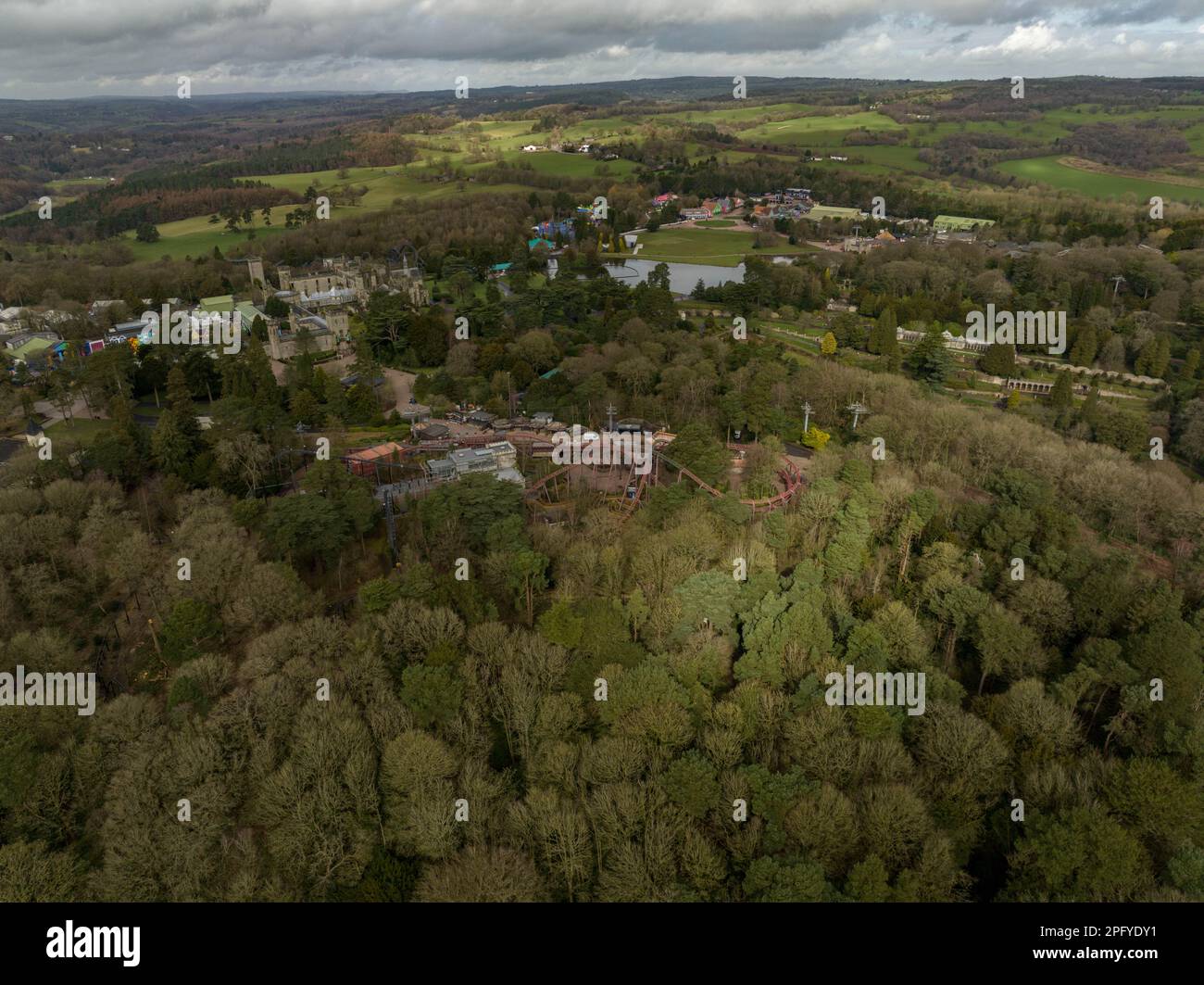 Foto delle montagne russe in fase di test pre-stagione testato Drone aereo dal cielo a Alton Towers Foto Stock