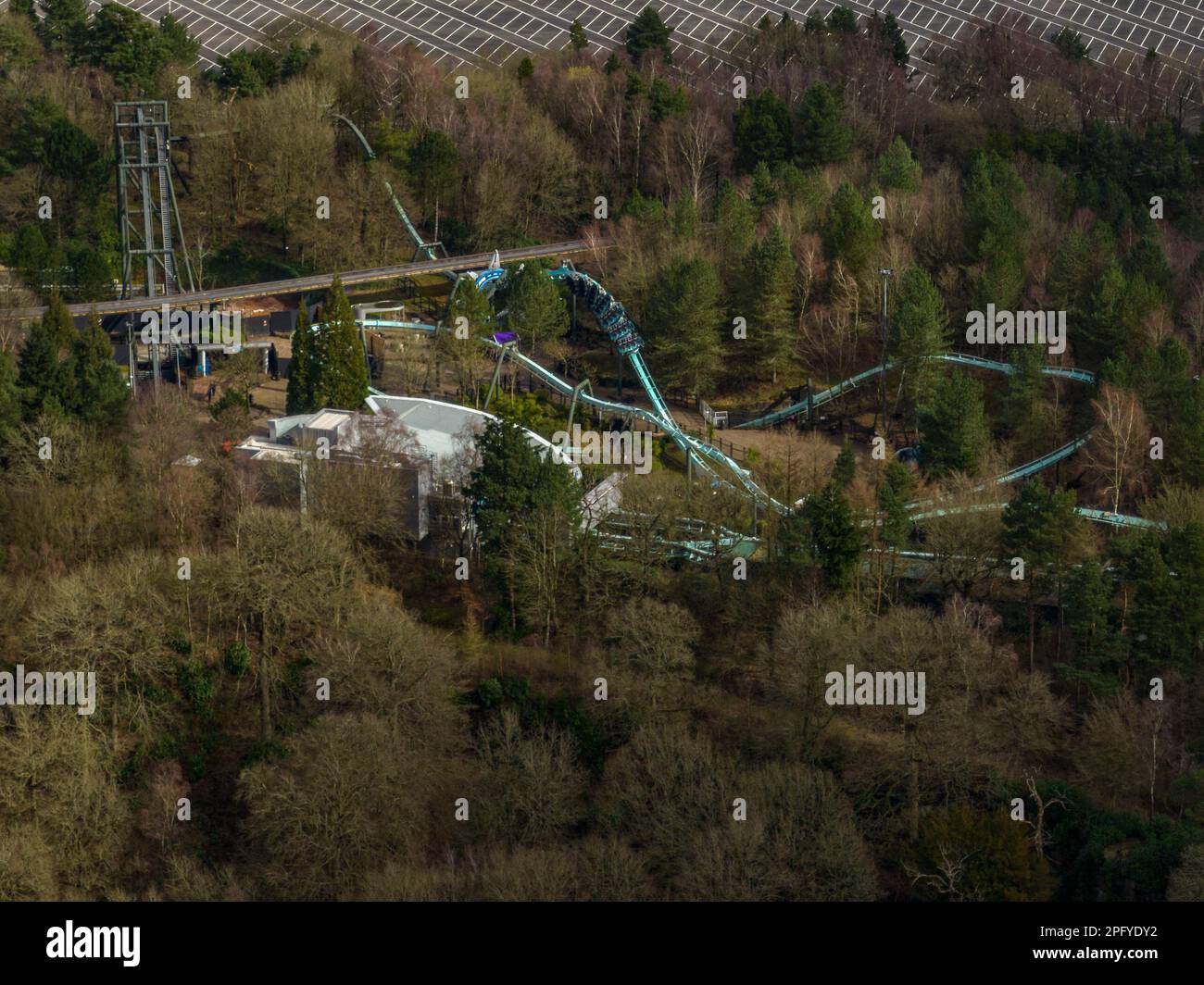 Foto delle montagne russe in fase di test pre-stagione testato Drone aereo dal cielo a Alton Towers Foto Stock