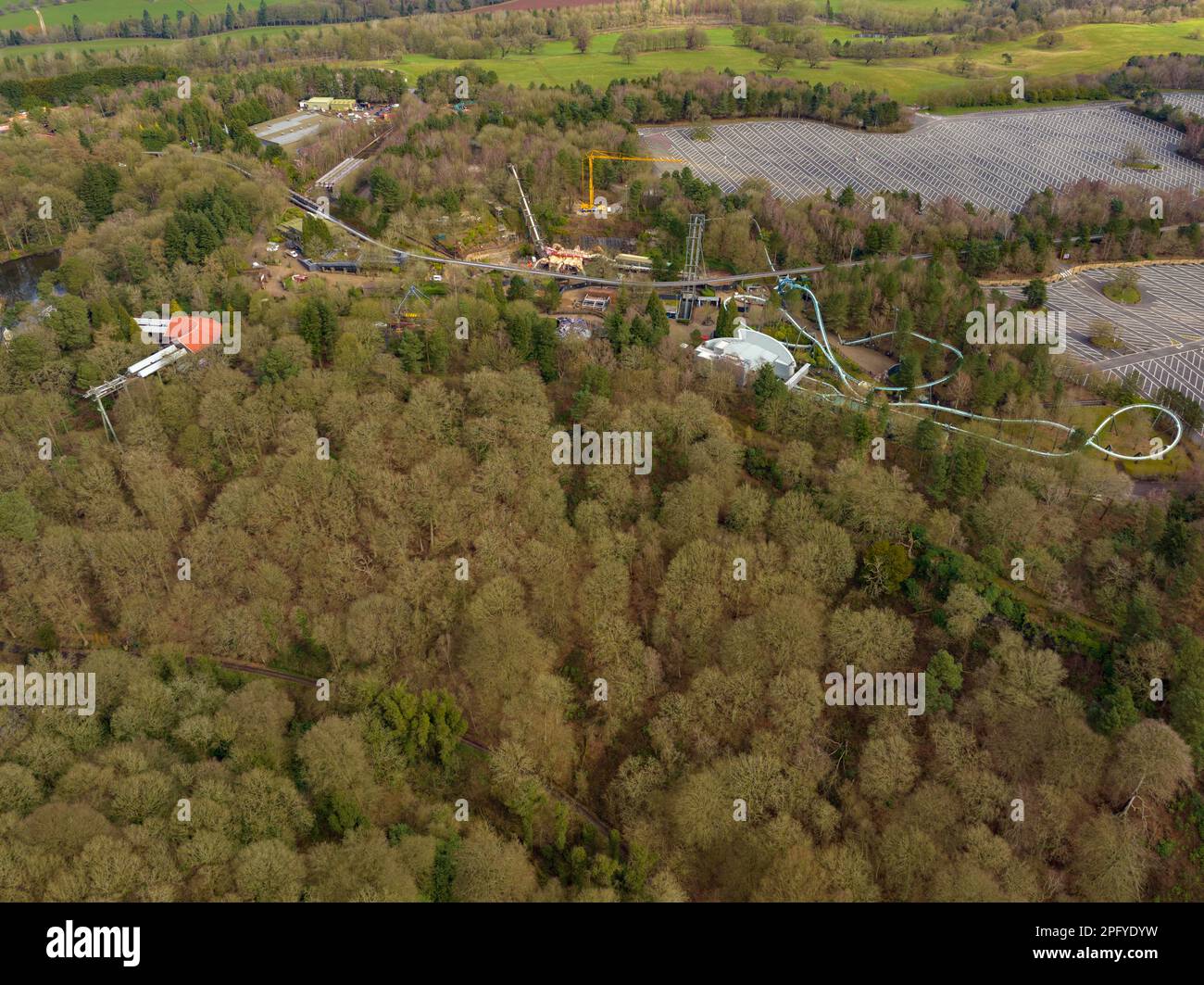 Foto delle montagne russe in fase di test pre-stagione testato Drone aereo dal cielo a Alton Towers Foto Stock
