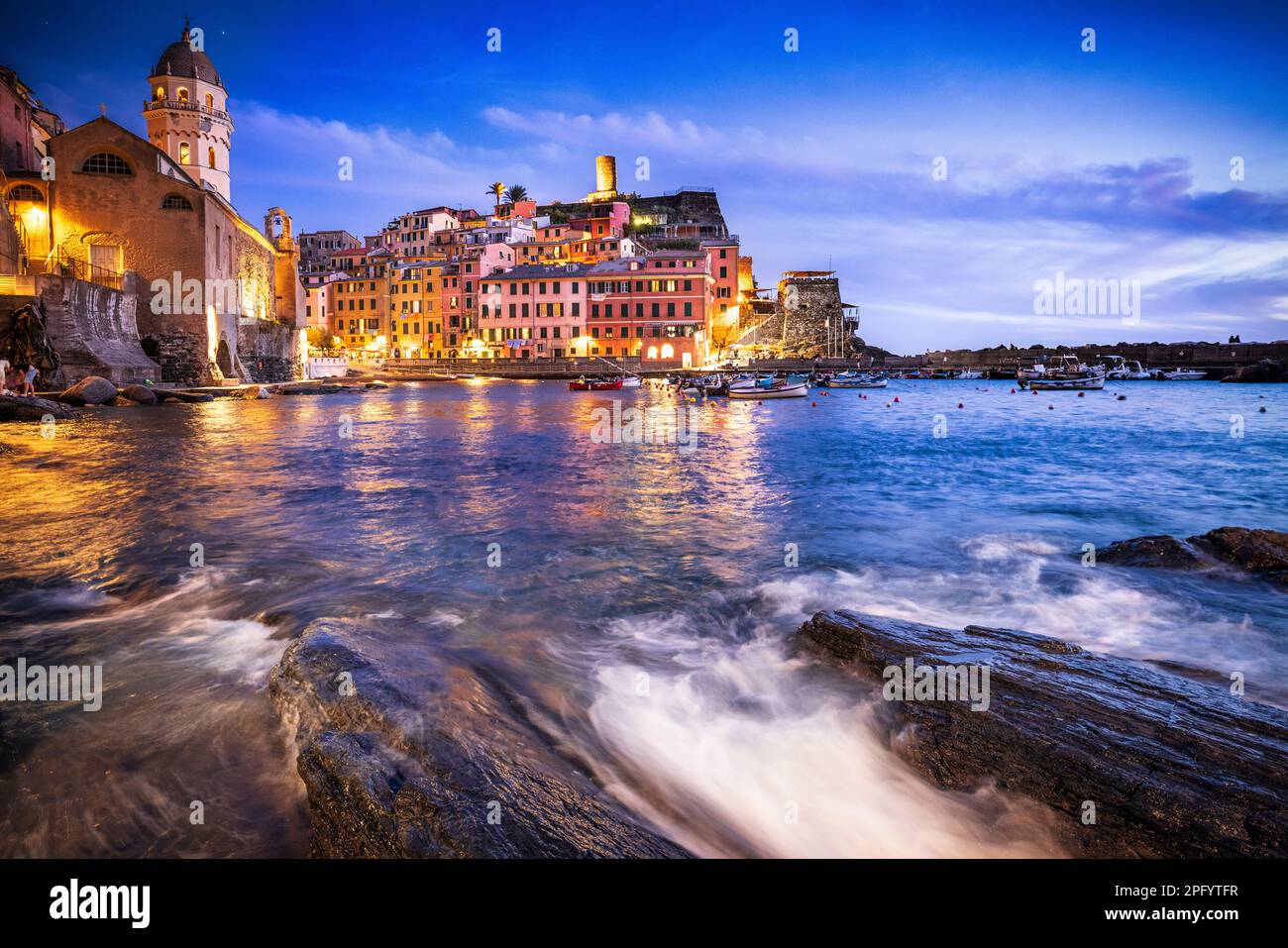 Vernazza è un bellissimo villaggio delle cinque Terre, Liguria, Italia Foto Stock