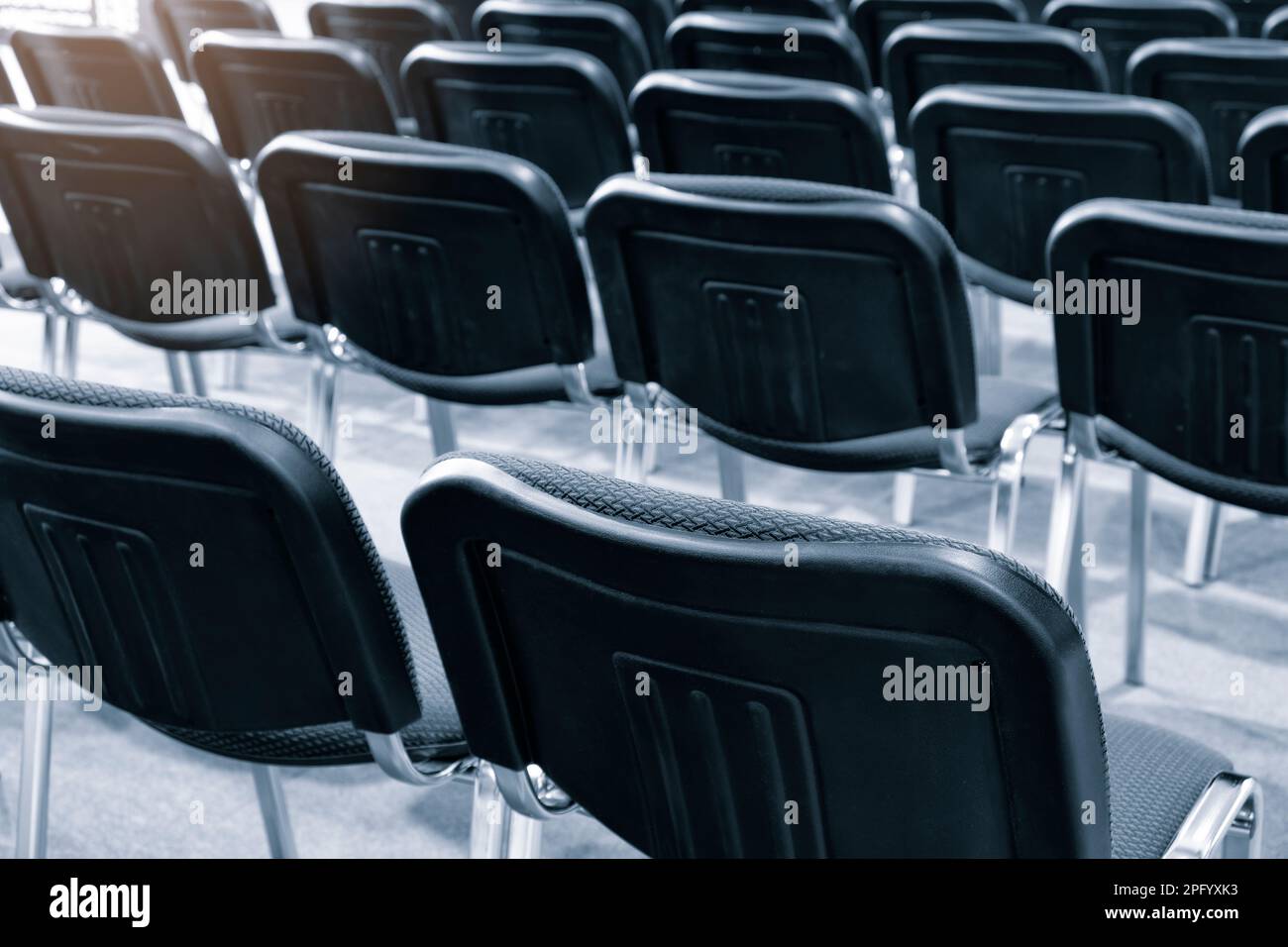 interno della moderna sala conferenze. Sedia nella sala conferenze Foto Stock