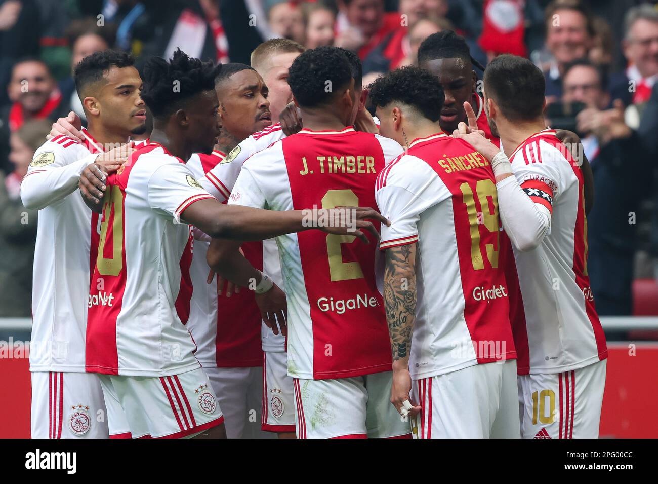 19-03-2023: Sport: AJAX contro Feyenoord AMSTERDAM, PAESI BASSI - MARZO 19: Edson Alvarez (Ajax), Owen Wijndal (Ajax), Jurrien Timber (Ajax), Jorge Sanche Foto Stock