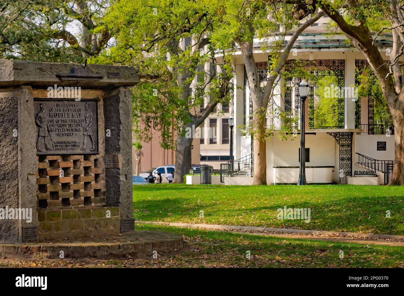 La battaglia di Mobile Bay è commemorata con una targa storica a Bienville Square, 8 marzo 2023, a Mobile, Alabama. Foto Stock