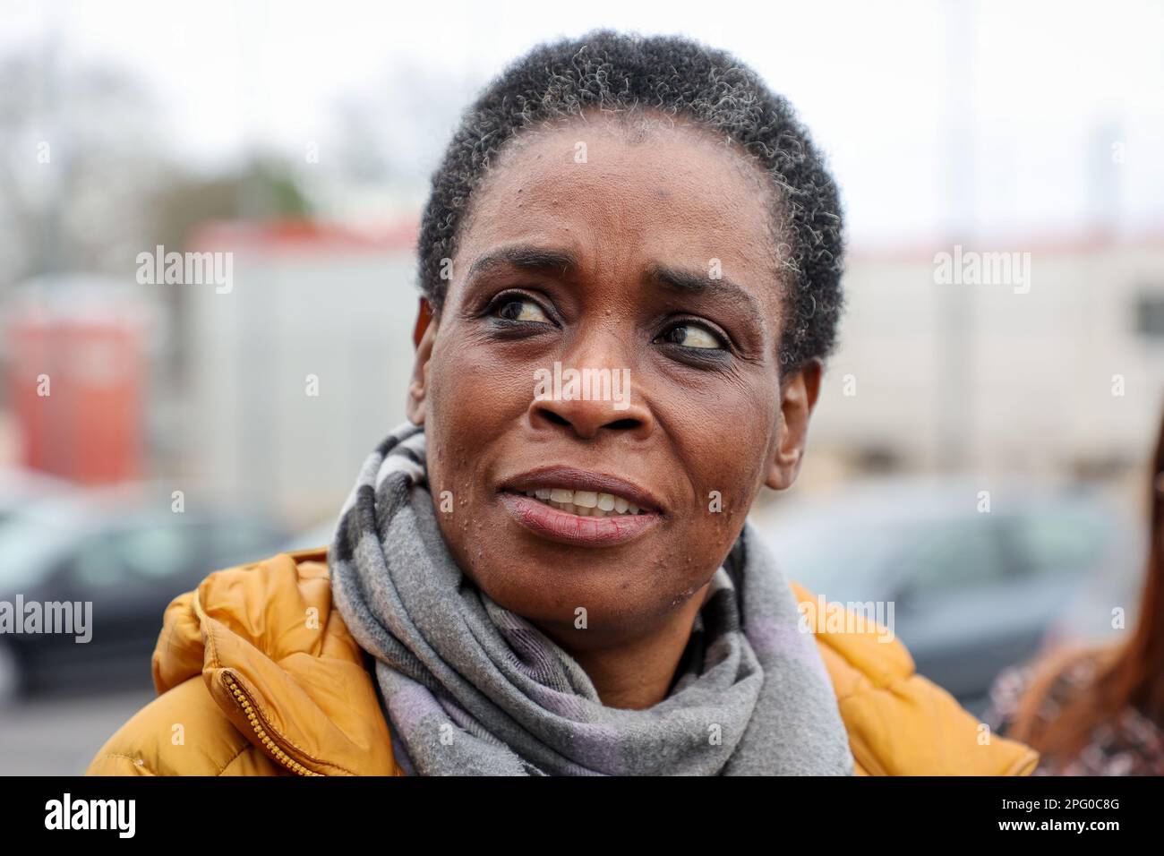 Marsiglia, Francia. 18th Mar, 2023. Rachel Keke deputato francese del partito 'la France Insoumise' visto in un distretto a nord di Marsiglia. Rachel Keke accompagnato da Sébastien Delogu deputati francesi del partito 'la France Insoumise' è venuto a incontrare gli abitanti di un distretto a nord di Marsiglia i cui abitanti sono affetti da un aumento significativo degli affitti di alloggi. Credit: SOPA Images Limited/Alamy Live News Foto Stock