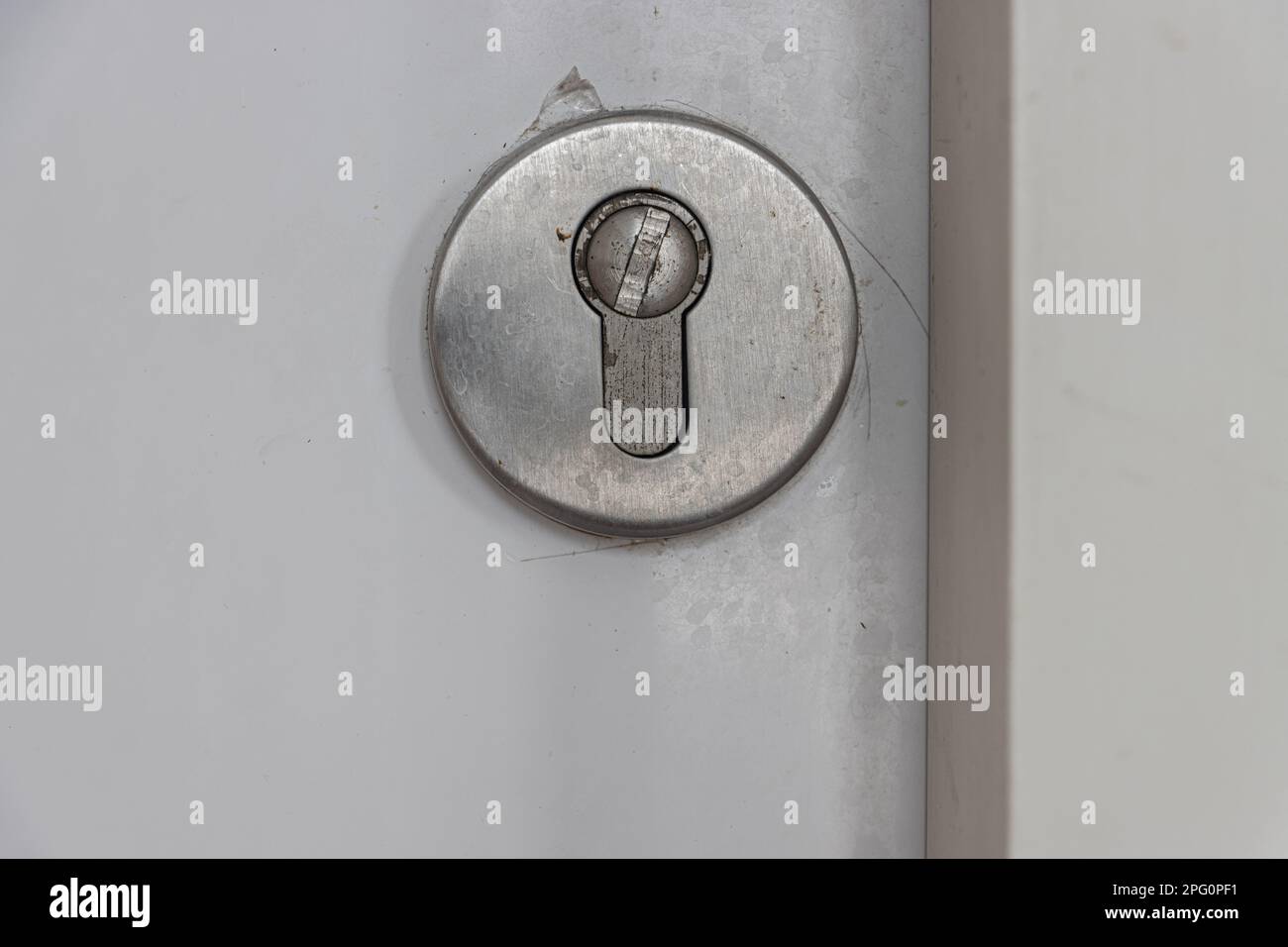 Una serratura nella porta Foto Stock