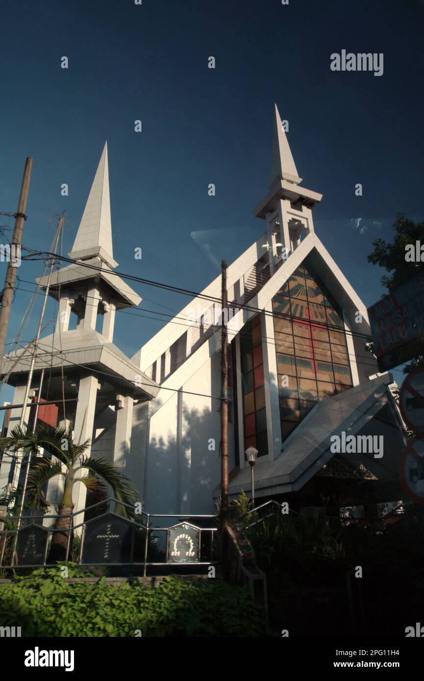 Facciata della chiesa di Paulus, un edificio della chiesa gestito dal GMIM (Gereja Masehi Injili di Minahasa / Chiesa evangelica cristiana a Minahasa), che si trova in via Sam Ratulangi a Manado City, Sulawesi Nord, Indonesia. Foto Stock