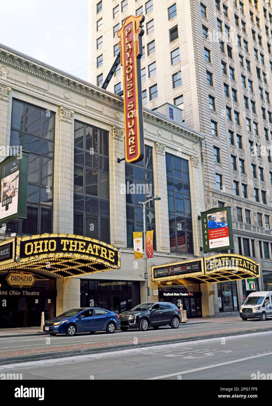 Il Playhouse Square Theater District di Cleveland, Ohio, che include l'Ohio e il state Theater's con i loro marquee caratteristici in procinto di essere rinnovato. Foto Stock