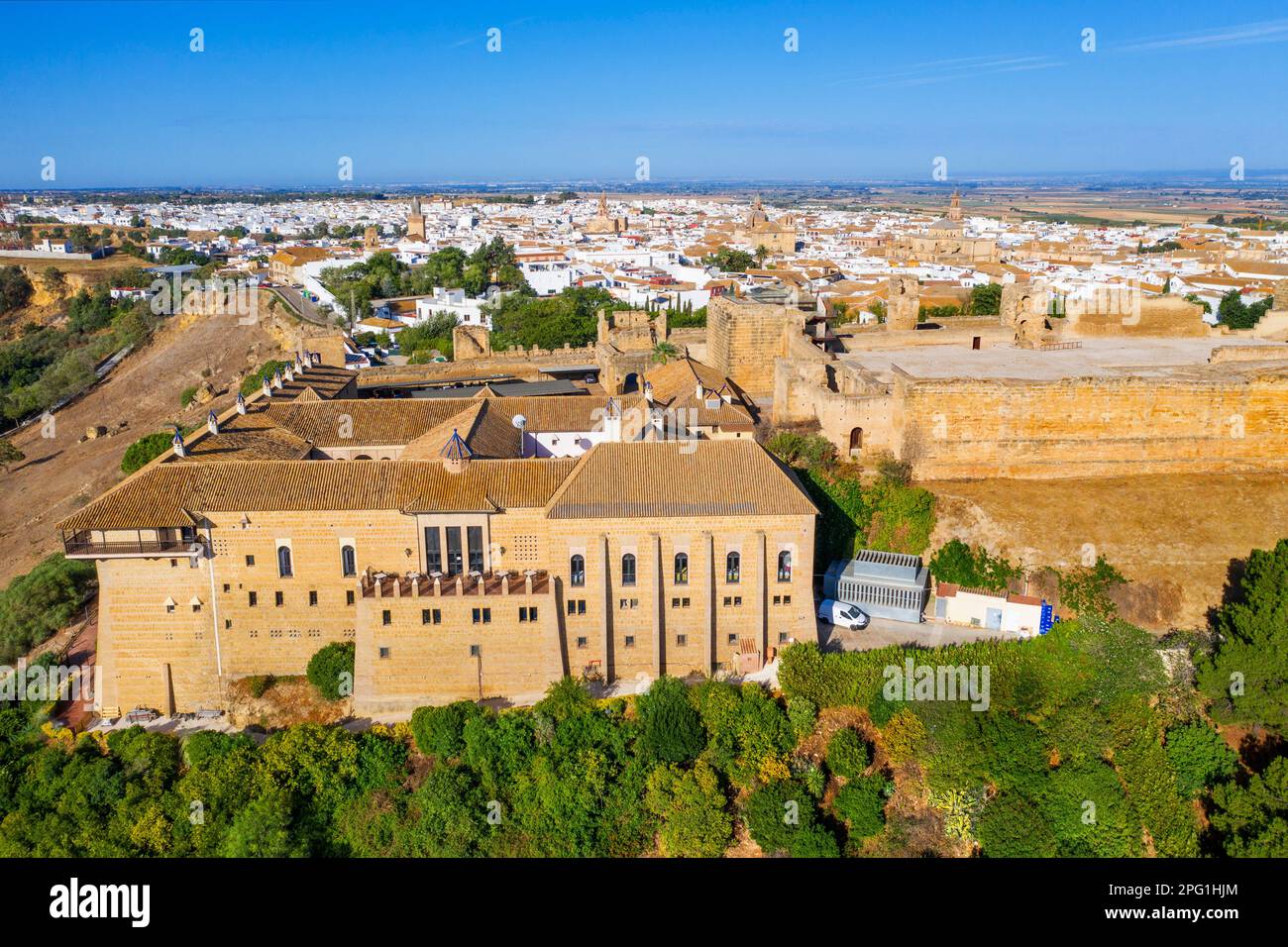 Veduta aerea di Alcazar del Rey Don Pardro nel centro storico di Carmona Siviglia Andalusia Sud della Spagna. L'Alcazar del Rey Don Pedro è l'Alca reale Foto Stock