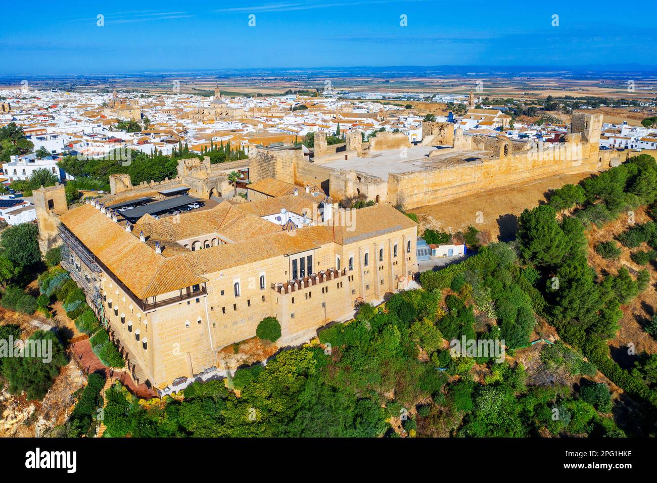 Veduta aerea di Alcazar del Rey Don Pardro nel centro storico di Carmona Siviglia Andalusia Sud della Spagna. L'Alcazar del Rey Don Pedro è l'Alca reale Foto Stock