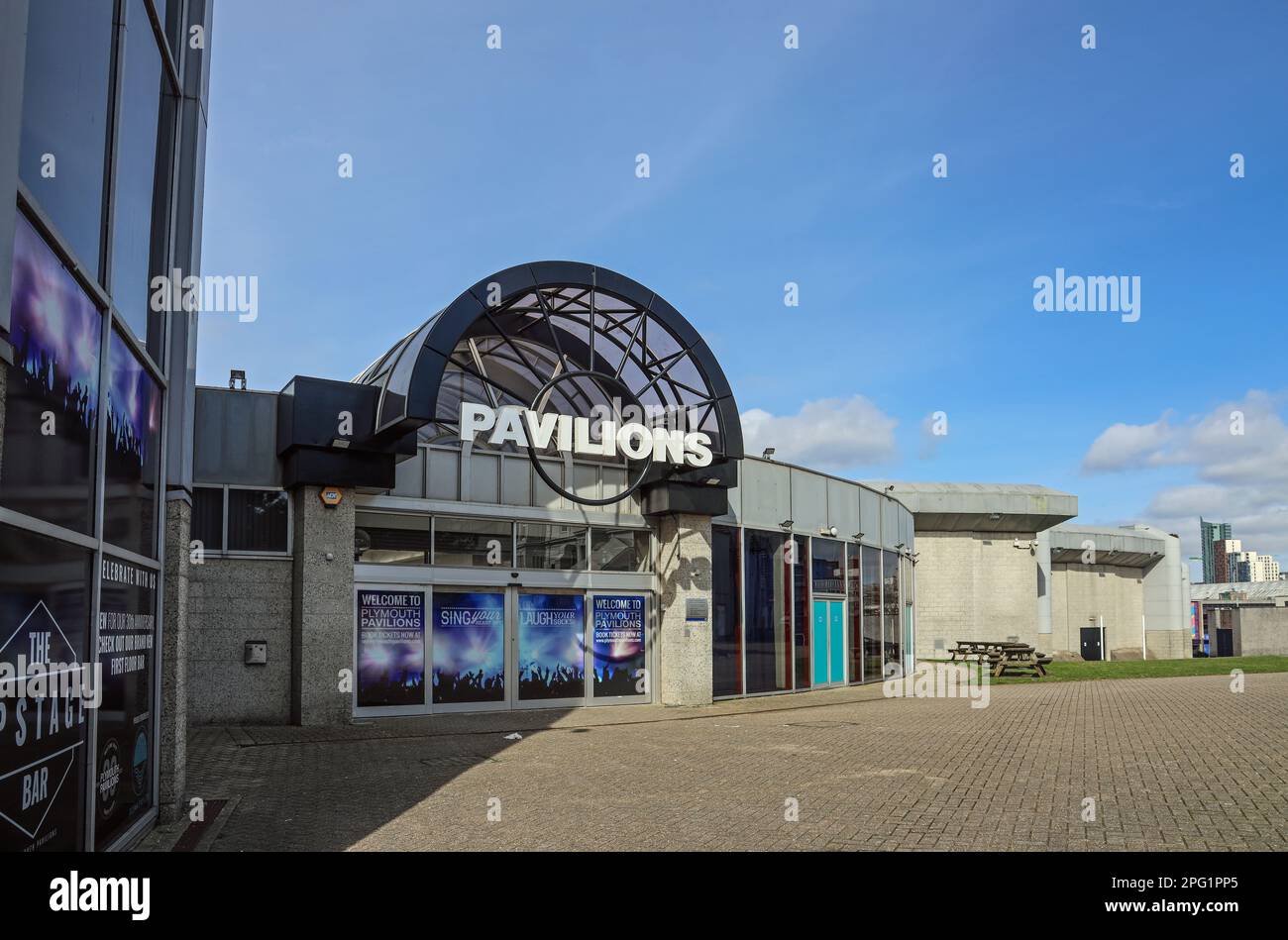 Plymouth Pavilions arena polivalente per musica e mostre e una pista di pattinaggio su ghiaccio. Costruito dal comune di Plymouth ora gestito da una società privata Foto Stock