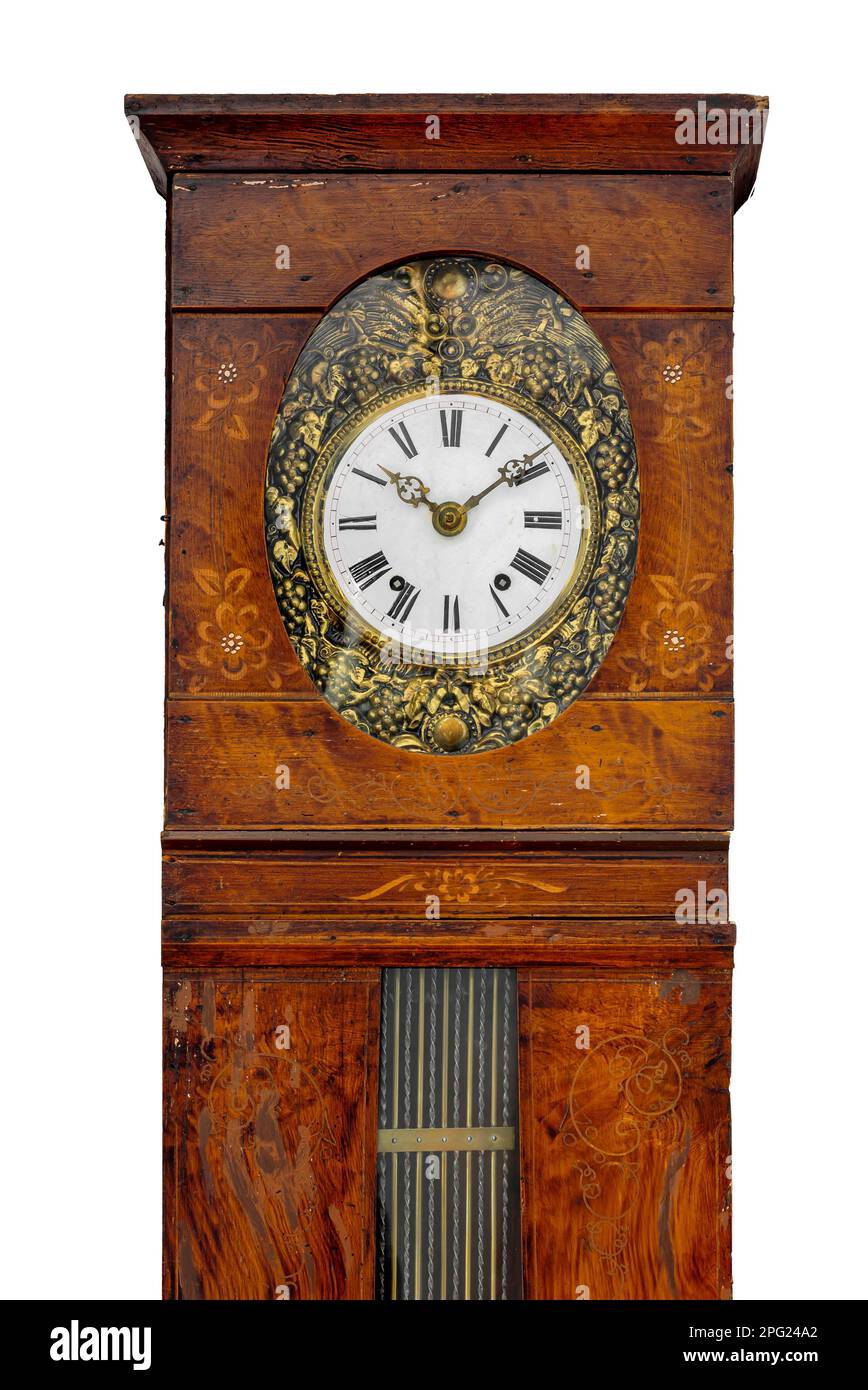 Antico orologio francese in legno dalla Bretagna, isolato su sfondo bianco Foto Stock