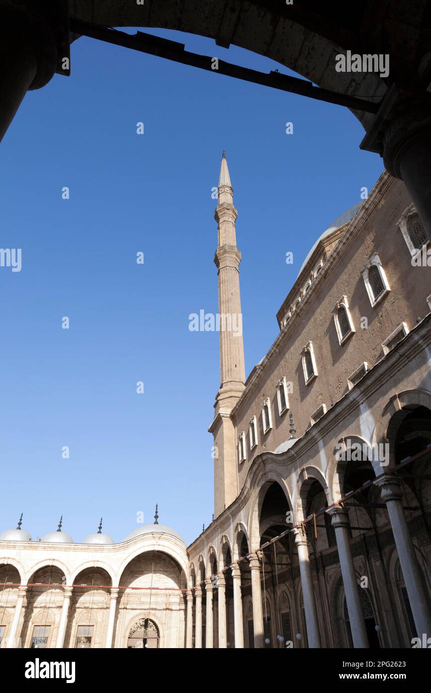 Egitto, Cairo, cortile interno e moschea Mohamed Ali, la cittadella del Cairo. Foto Stock