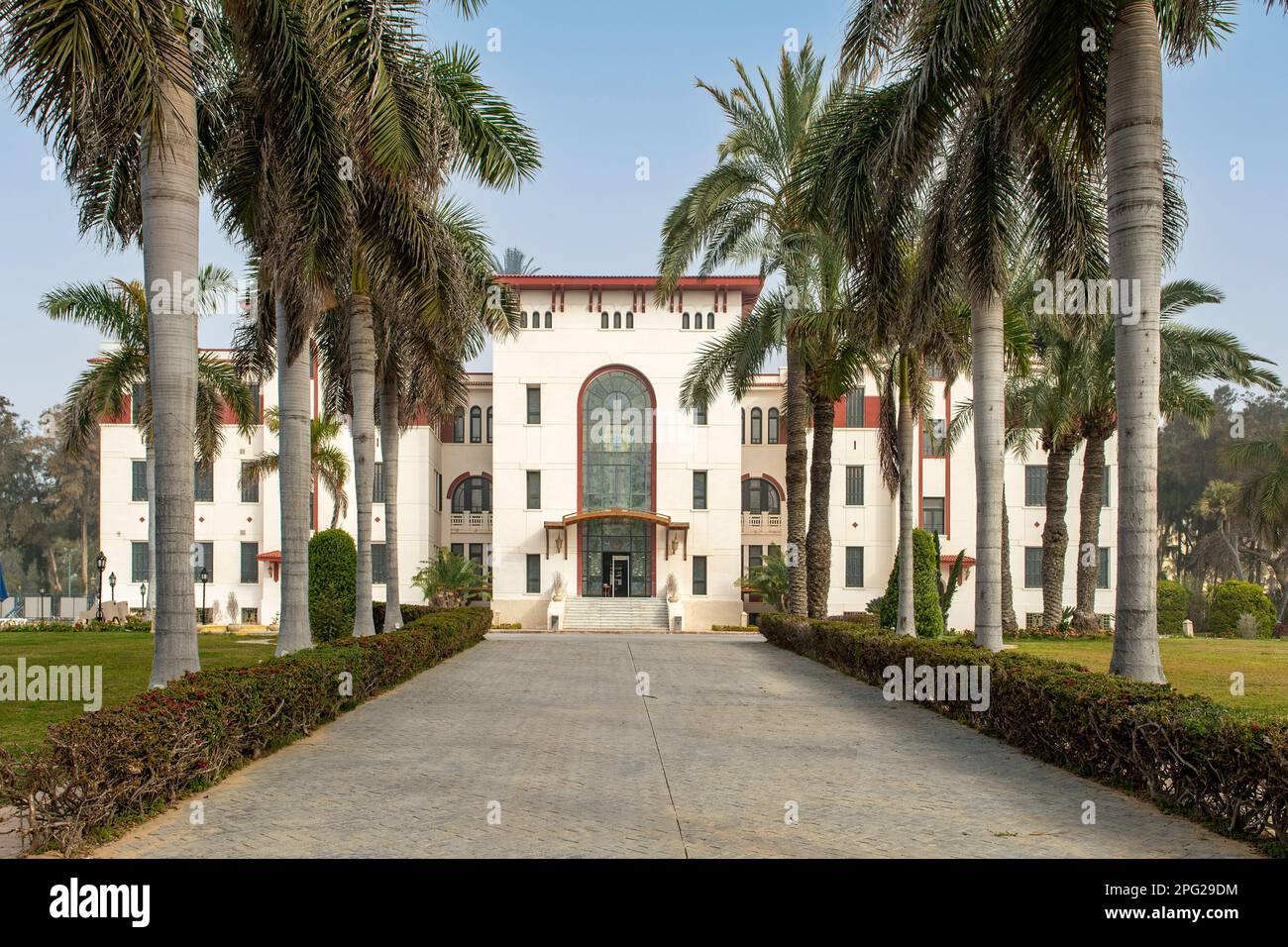 Palazzo bianco nei Giardini di El Montazah, Alessandria, Egitto Foto Stock