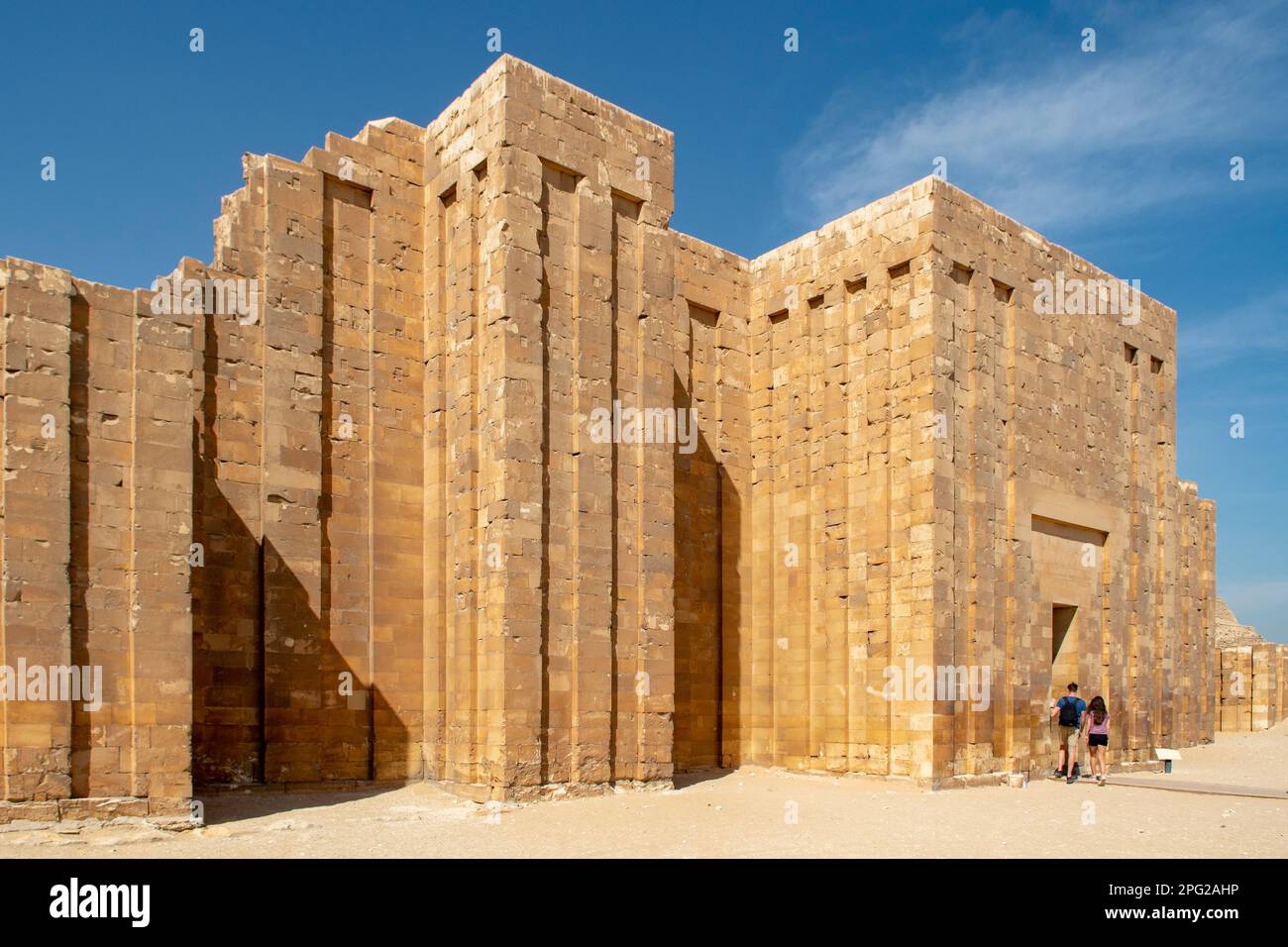 Ingresso alla piramide a gradoni di Djoser, Sakkara, Egitto Foto Stock