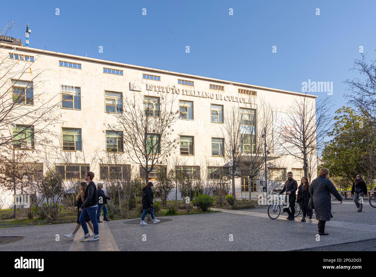 Tirana, Albania. Marzo 2023. Vista esterna dell'Istituto Italiano di Cultura nel centro della città Foto Stock