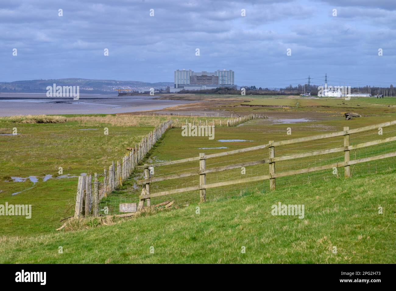 Centrale nucleare di Oldbury sulle rive dell'estuario del fiume Severn, Oldbury-on-Severn, South Gloucestershire, Inghilterra, Regno Unito Foto Stock