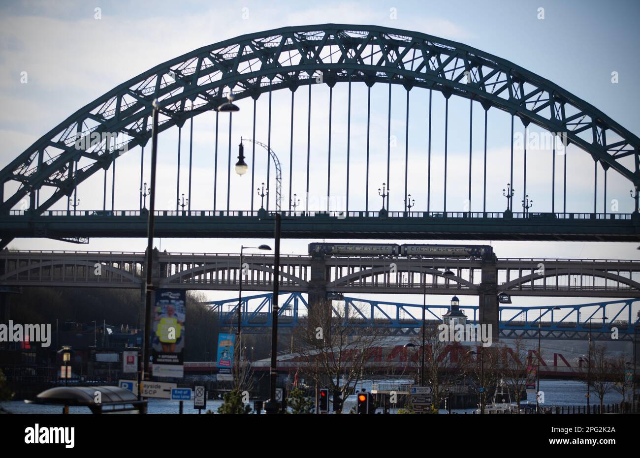 Il Tyne Bridge nella città di Newcastle, nel nord-est di Englnd, che ha ottenuto finanziamenti per importanti lavori di manutenzione. Il Tyne Bridge collega Newcastle up Foto Stock