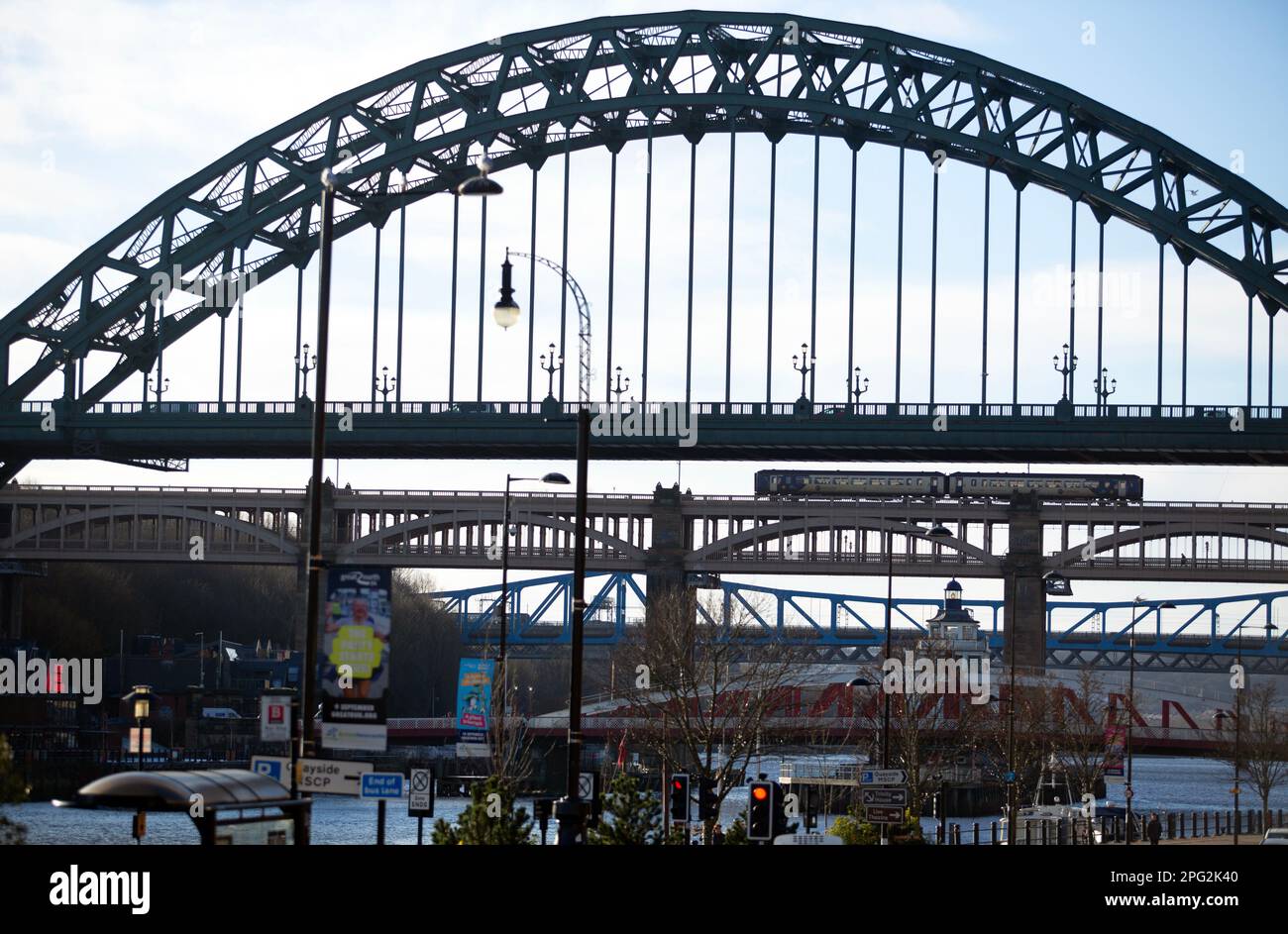 Il Tyne Bridge nella città di Newcastle, nel nord-est di Englnd, che ha ottenuto finanziamenti per importanti lavori di manutenzione. Il Tyne Bridge collega Newcastle up Foto Stock