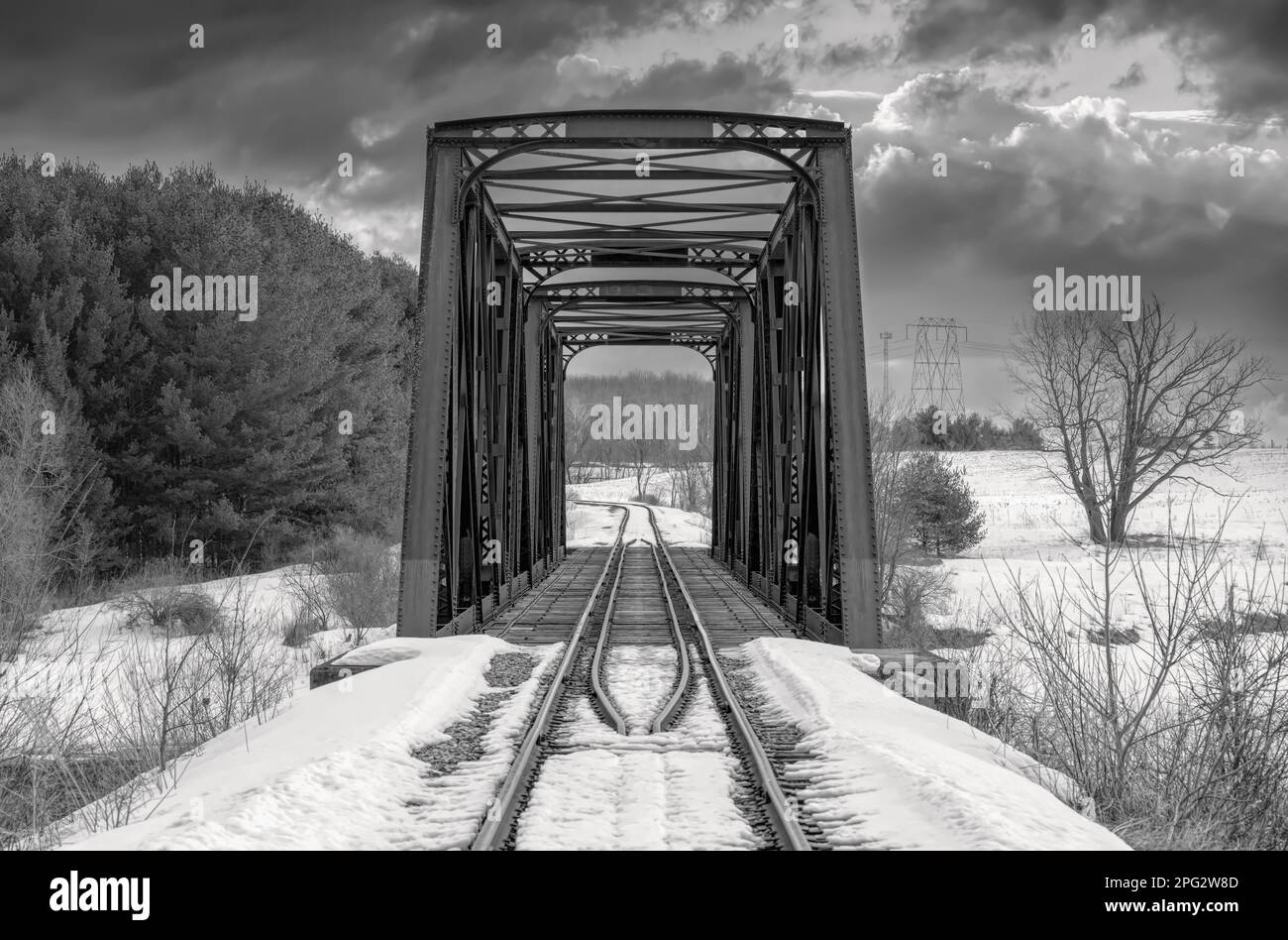 Ponte a traliccio a doppia apertura costruito nel 1893 attraversando il fiume Mississippi in inverno a Galetta, Ontario, Canada Foto Stock