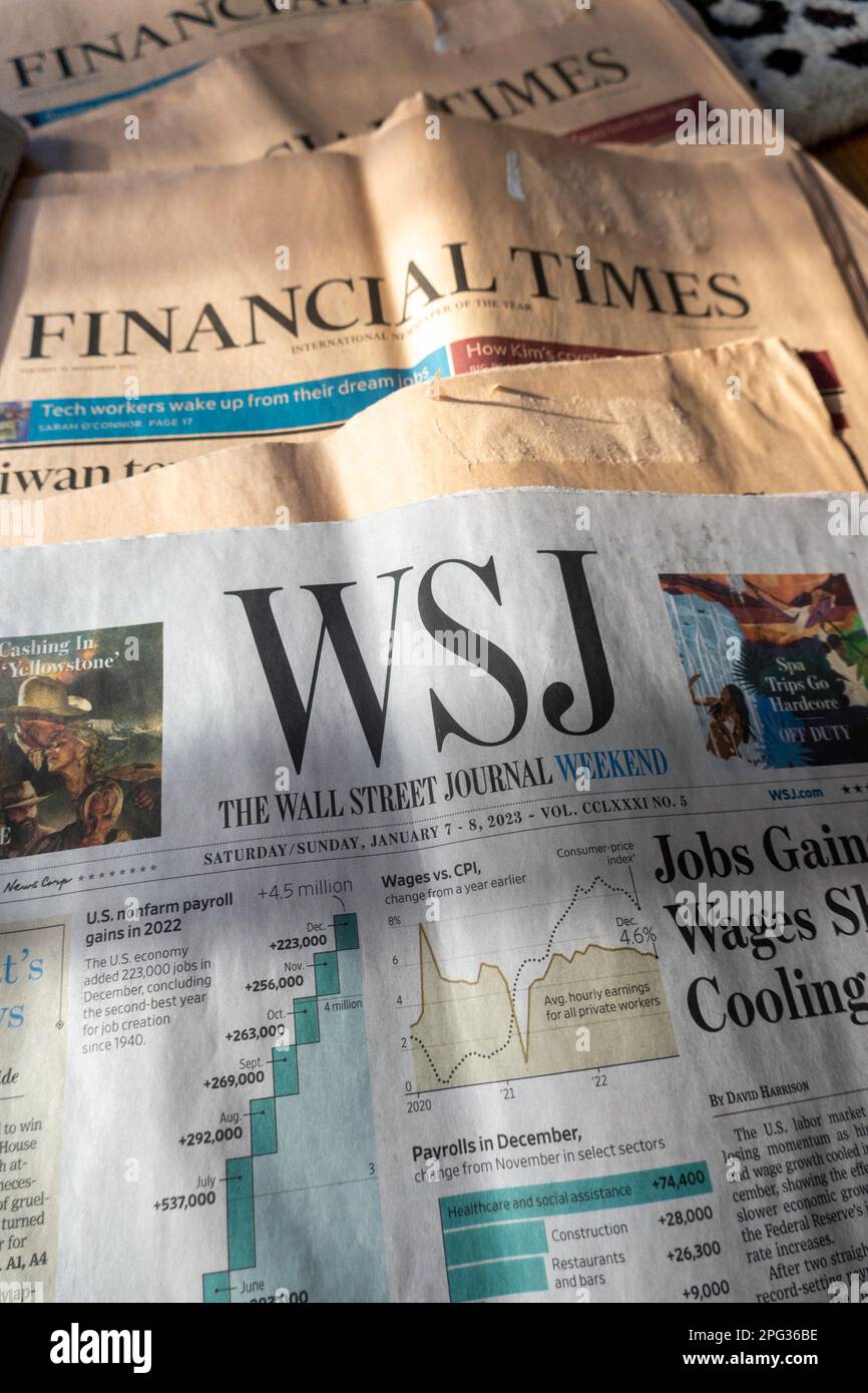 Ancora vita di assortiti 'Wall Street Journal' e 'Financial Times' sezioni di giornale, 2023, USA Foto Stock