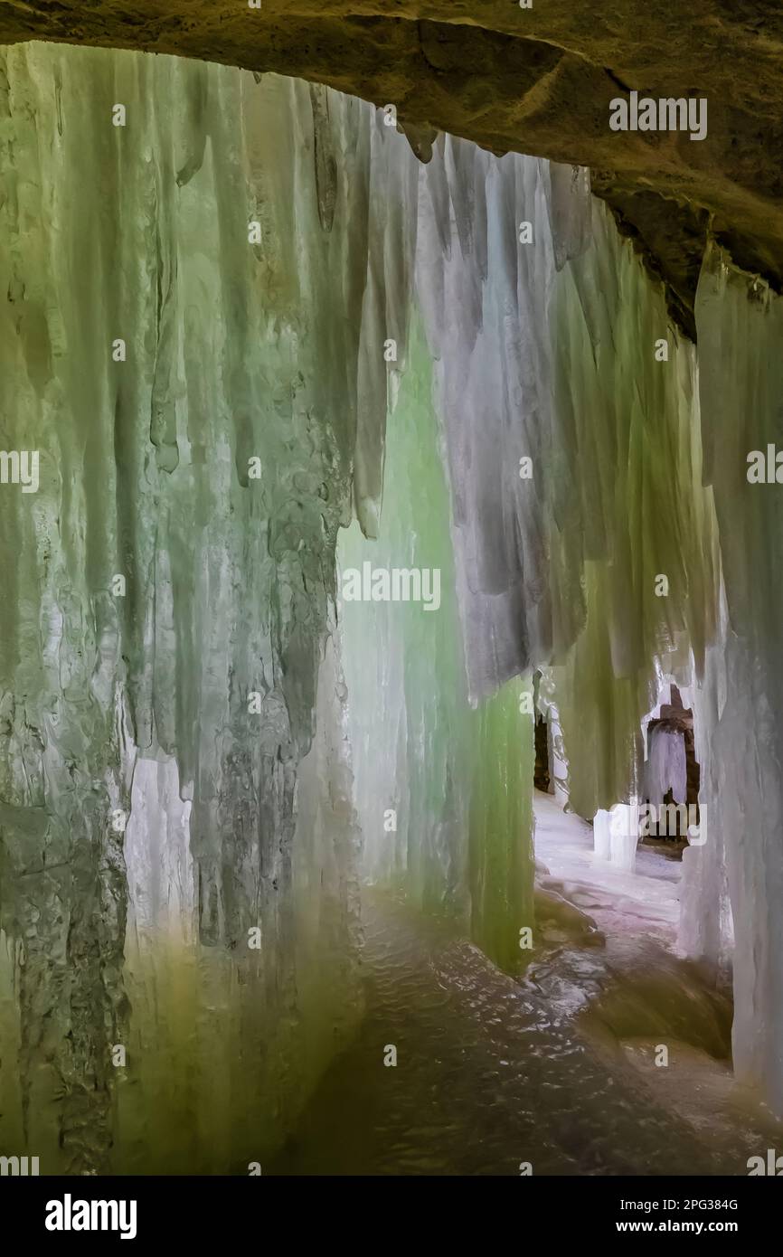 Le spettacolari formazioni di ghiaccio di Eben Ice Caves, Rock River Canyon Wilderness, Hiawatha National Forest, Michigan, USA Foto Stock