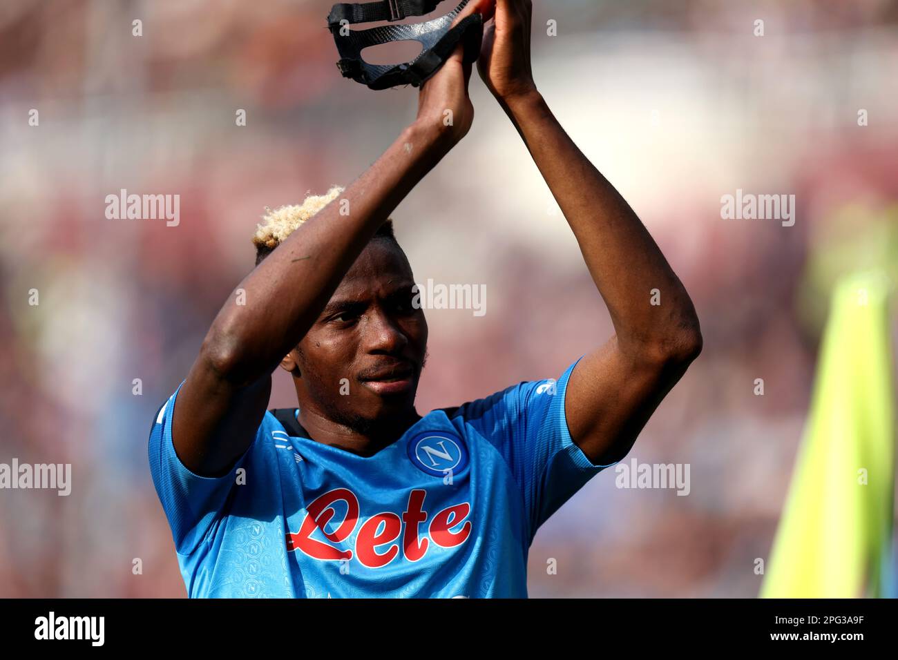Torino, Italia. 19th Mar, 2023. Victor Osimhen di SSC Napoli saluta i tifosi durante la Serie A partita di calcio tra Torino FC e SSC Napoli allo Stadio Olimpico il 19 marzo 2023 a Torino. Credit: Marco Canoniero/Alamy Live News Foto Stock