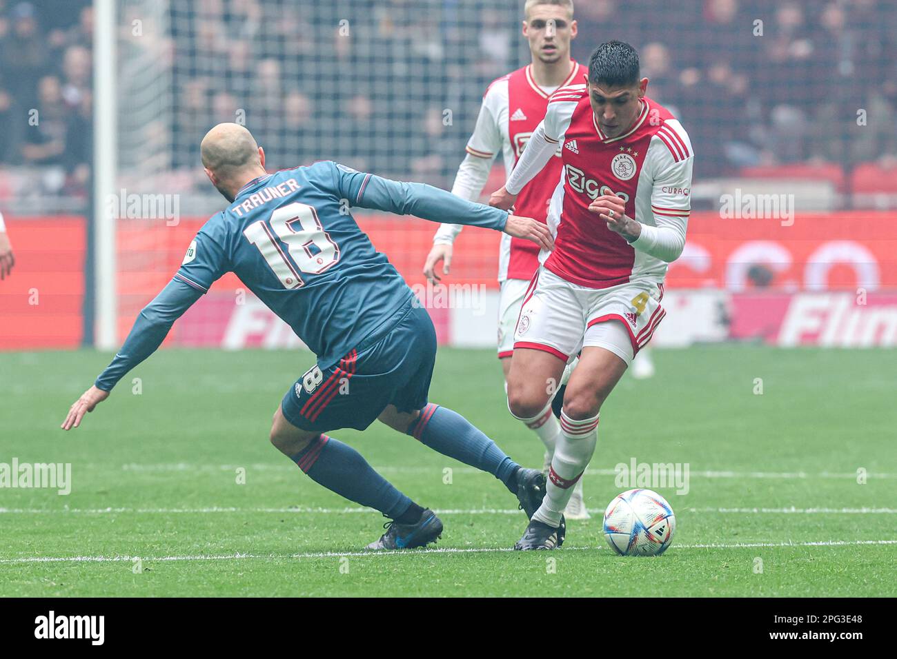AMSTERDAM, PAESI BASSI - MARZO 19: Edson Alvarez di Ajax, Gernot Trauner di Feyenoord durante la partita olandese di Eredivie tra Ajax e Feyenoord AT Foto Stock