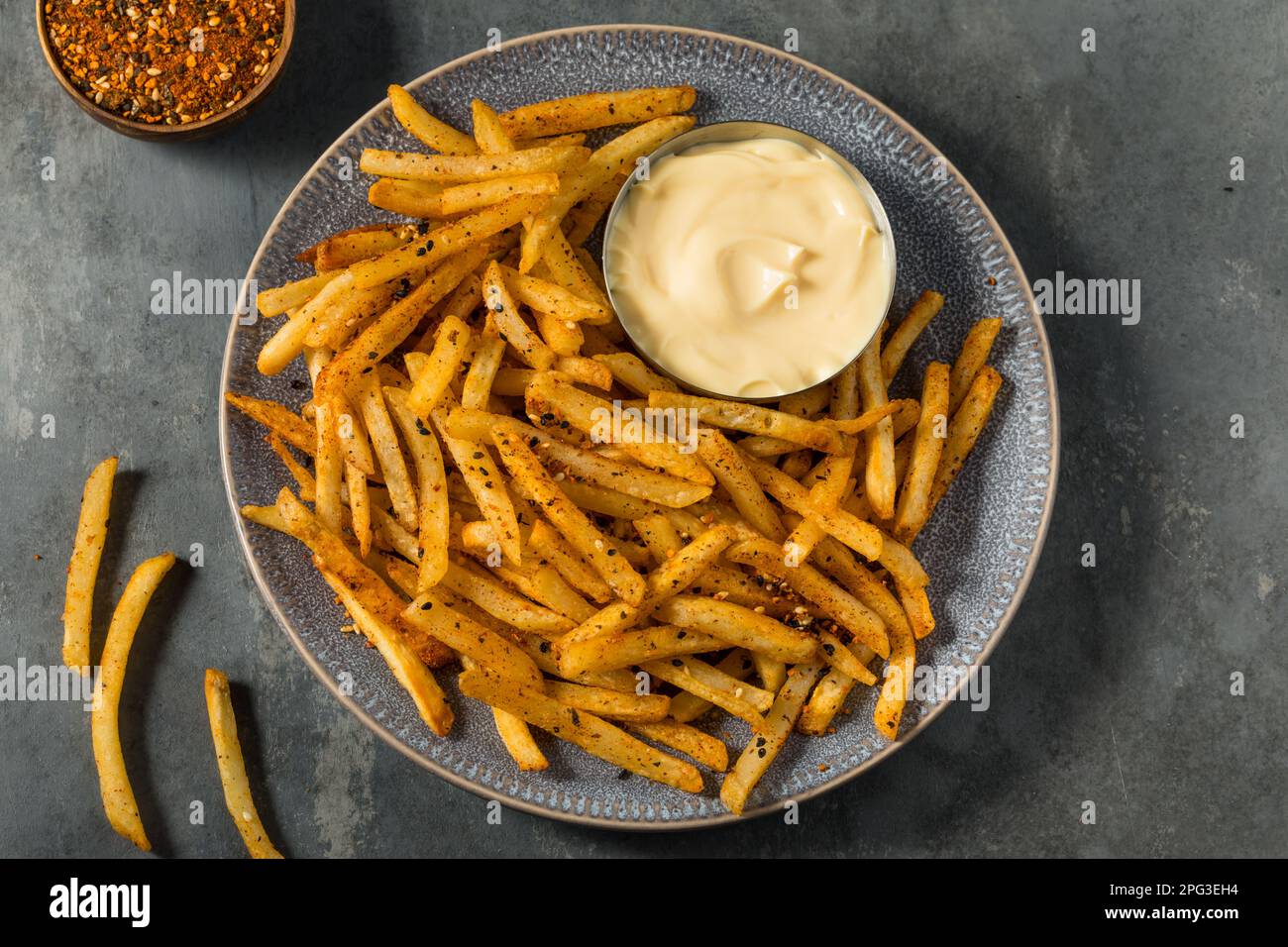 Piccante giapponese Togarashi Shichimi French Fries con mayo Foto Stock