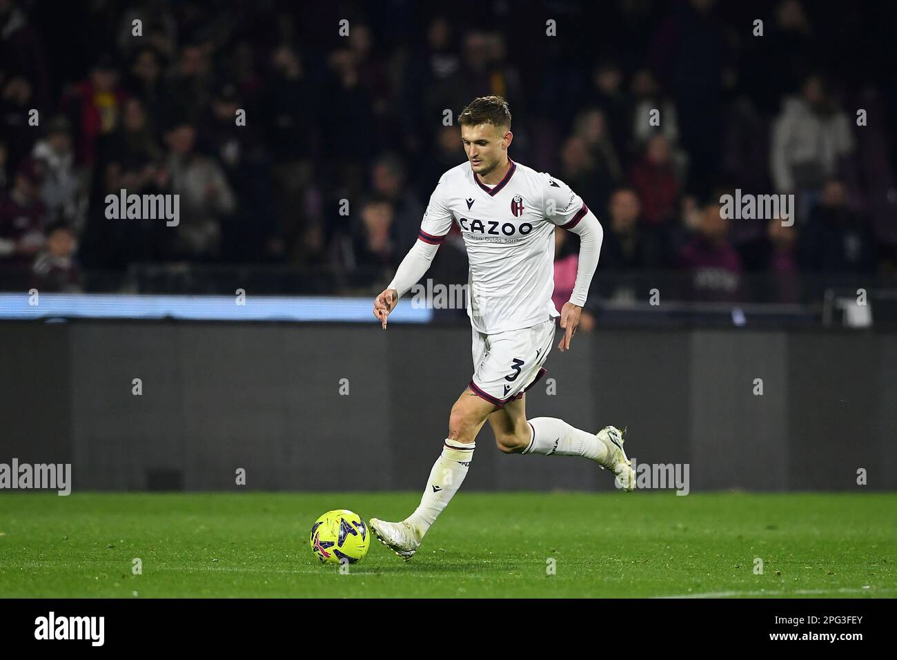 Stefan Posch del Bologna FC durante la Serie Un incontro tra US Salernitana e Bologna FC allo Stadio Arechi di Salerno il 18 marzo 2023. Foto di Foto Stock