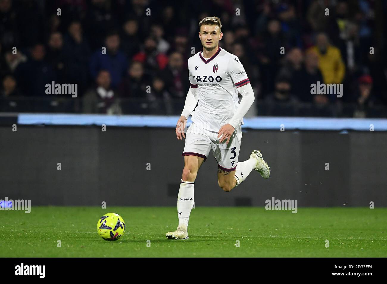 Stefan Posch del Bologna FC durante la Serie Un incontro tra US Salernitana e Bologna FC allo Stadio Arechi di Salerno il 18 marzo 2023. Foto di Foto Stock