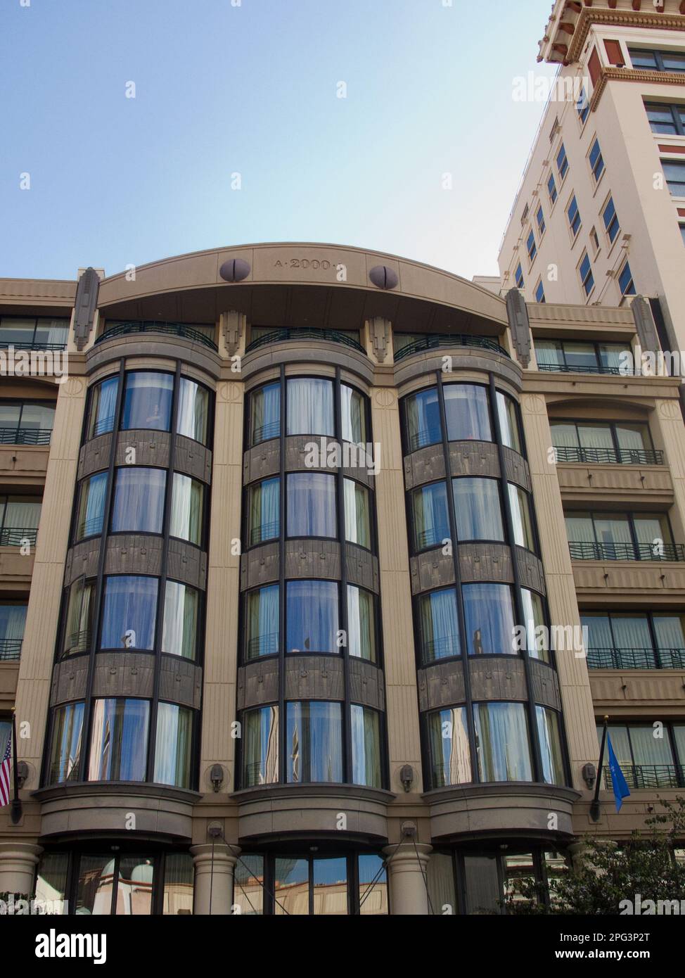 Edificio con finestre curve, Gaslamp Quarter, San Diego, California, USA. 2000 Foto Stock