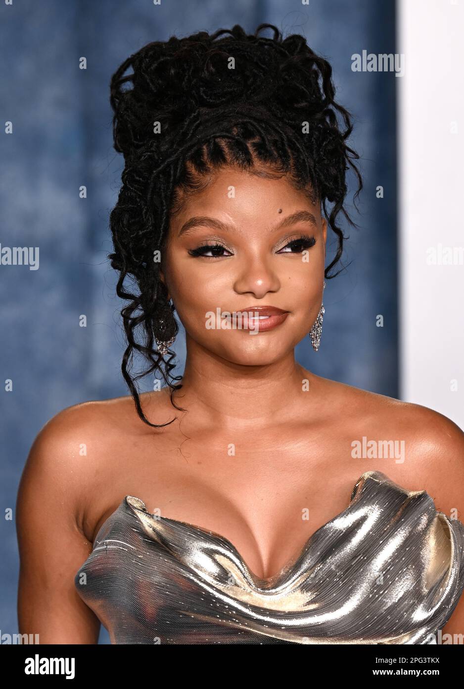 13th marzo 2023, Los Angeles, USA. Halle Bailey arrivo al Vanity Fair Oscar Party 2023, Walis Annenberg Center for the Performing Arts, Los An Foto Stock