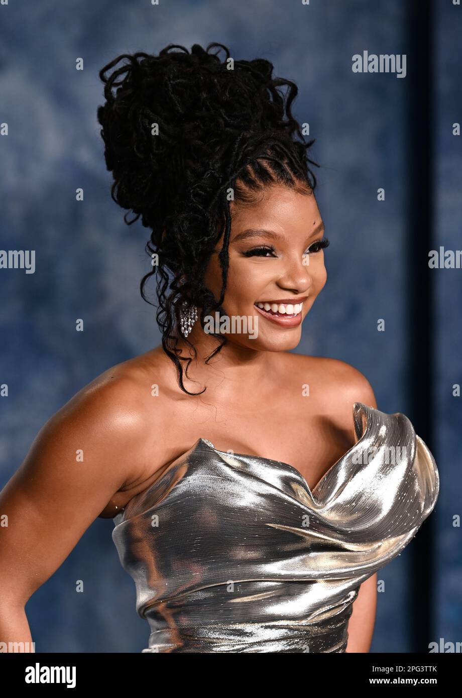 13th marzo 2023, Los Angeles, USA. Halle Bailey arrivo al Vanity Fair Oscar Party 2023, Walis Annenberg Center for the Performing Arts, Los An Foto Stock