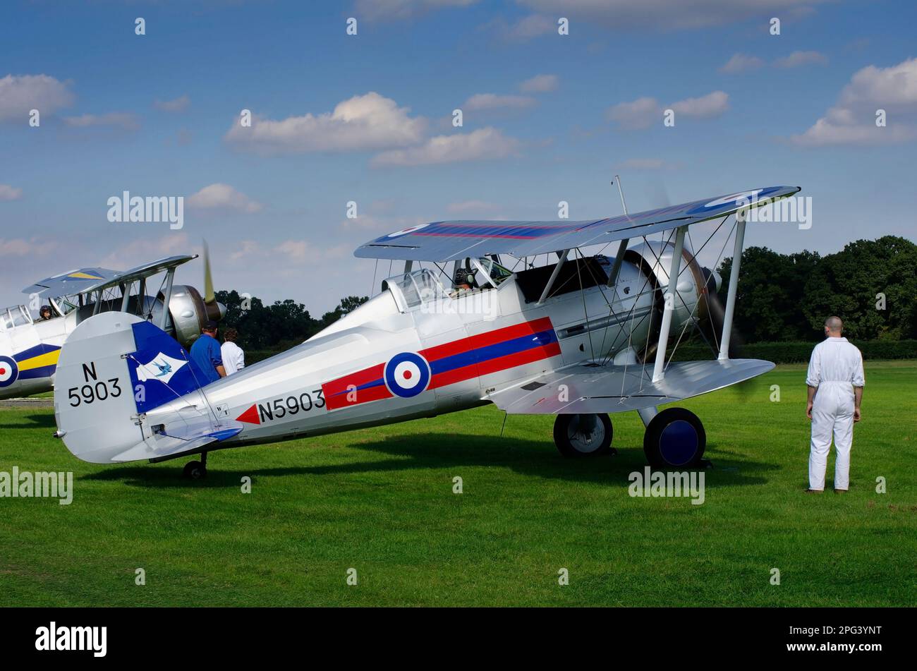 Gloster Gladiator 1 K7985, G-AMRK, e Gladiator II N5903, G-JIT at Old Warden, Biggleswade, Bedfordshire, Inghilterra, Regno Unito. Foto Stock