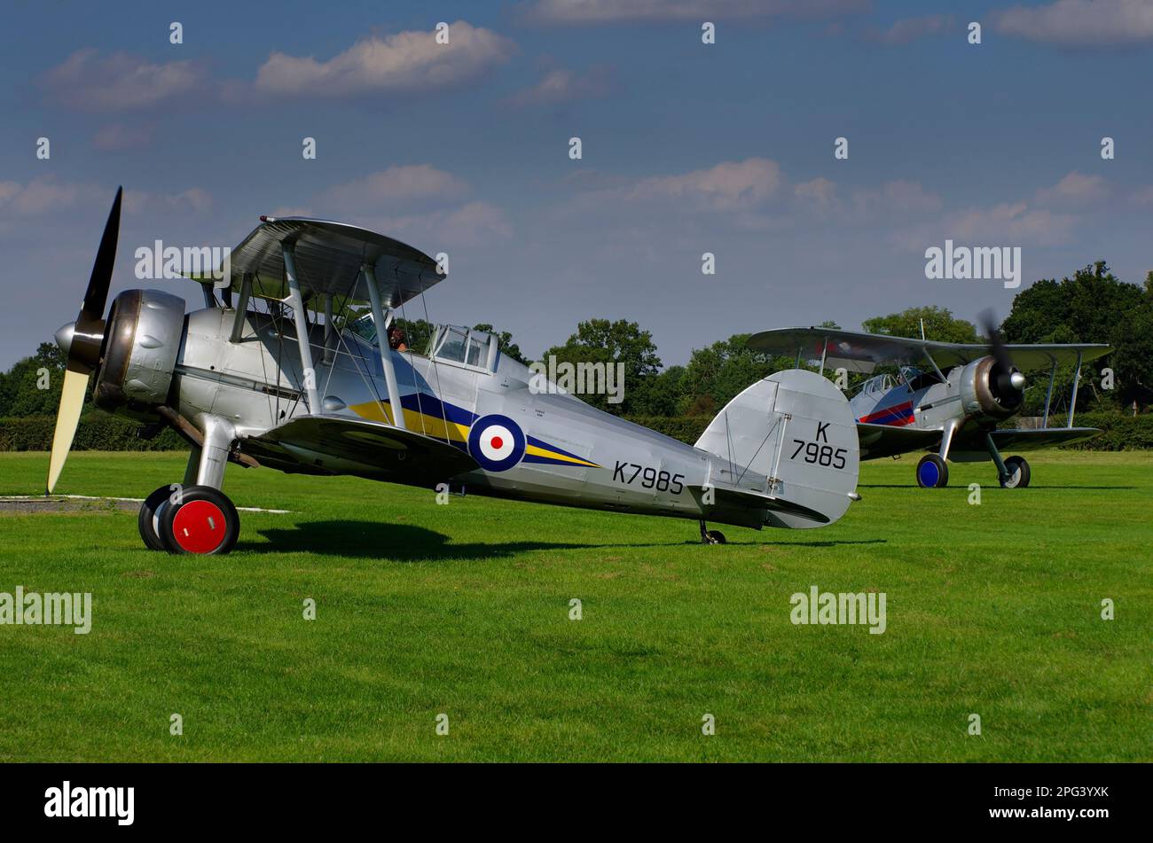 Gloster Gladiator 1 K7985, G-AMRK, e Gladiator II N5903, G-JIT at Old Warden, Biggleswade, Bedfordshire, Inghilterra, Regno Unito. Foto Stock