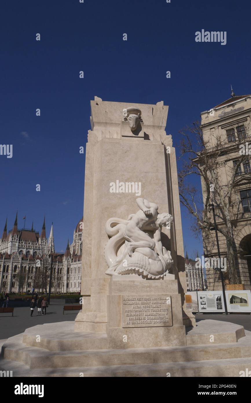 Il monumento ricostruito dei Martiri nazionali, dedicato alle vittime del Terrore Rosso, Piazza dei Martiri, Vertanuk tere, Budapest, Ungheria Foto Stock