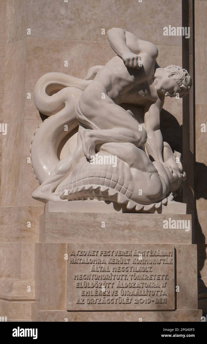 Il monumento ricostruito dei Martiri nazionali, dedicato alle vittime del Terrore Rosso, Piazza dei Martiri, Vertanuk tere, Budapest, Ungheria Foto Stock