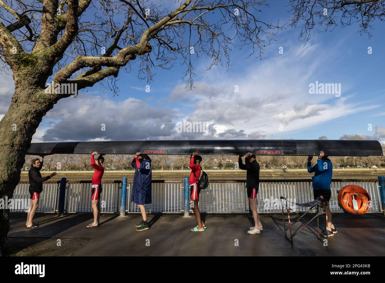 La testa della corsa del fiume, corsa contro-il-orologio di canottaggio che si tiene annualmente sul Tamigi a Londra, Inghilterra fra eights, Putney, Inghilterra, Regno Unito Foto Stock