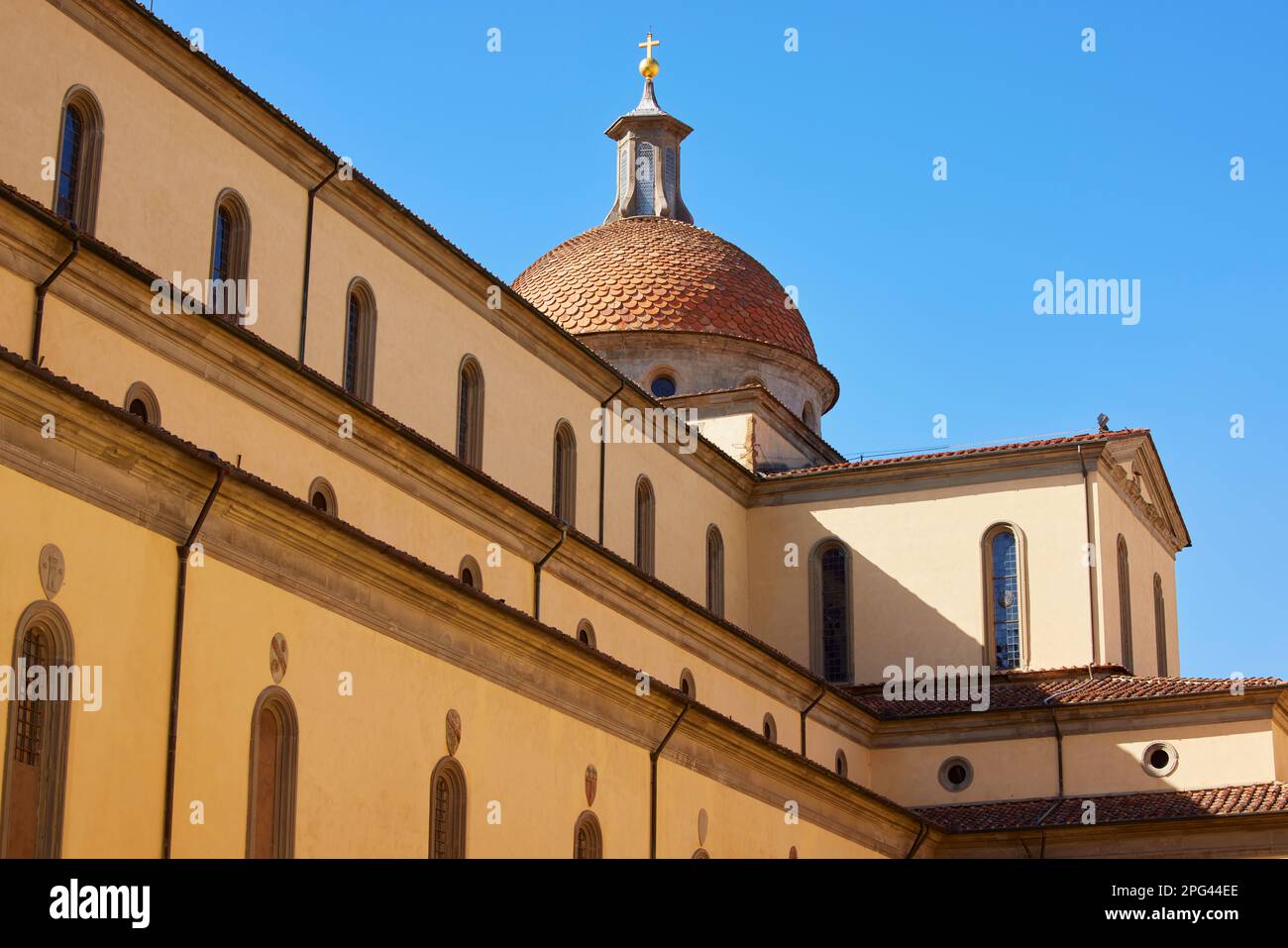 Cupola e vista laterale della Basilica di Santo Spirito, Firenze, Italia Foto Stock
