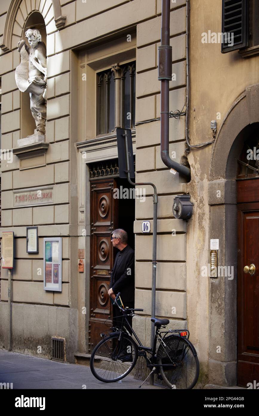 Vicar si trova a pochi passi dalla strada, vicino alla Chruch inglese di San Marco, Firenze, Italia Foto Stock