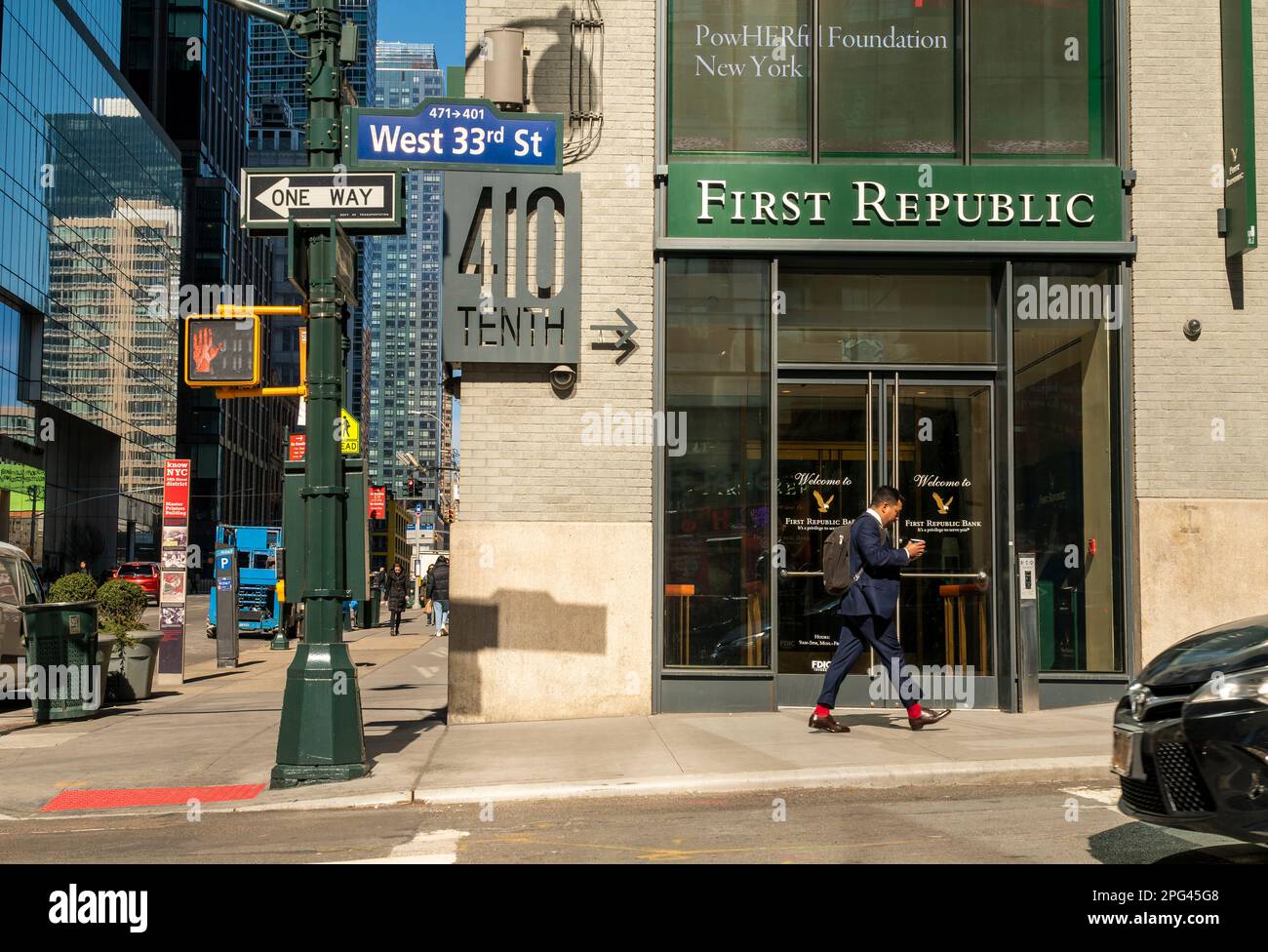 Una filiale della First Republic Bank nel quartiere di Hudson Yards a New York giovedì 16 marzo 2023. First Republic Bank ha ricevuto $30 miliardi di dollari di sostegno da un consorzio di grandi banche tra cui JPMorgan Chase, Bank of America, Wells Fargo, Citigroup. (© Richard B. Levine) Foto Stock