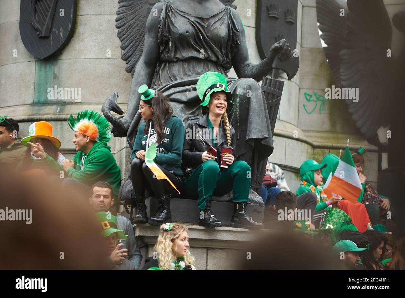 Dublino, Irlanda - 03.17.2023: L'annuale St. Parata di Patrick's Day lungo le strade del centro di Dublino. Foto Stock