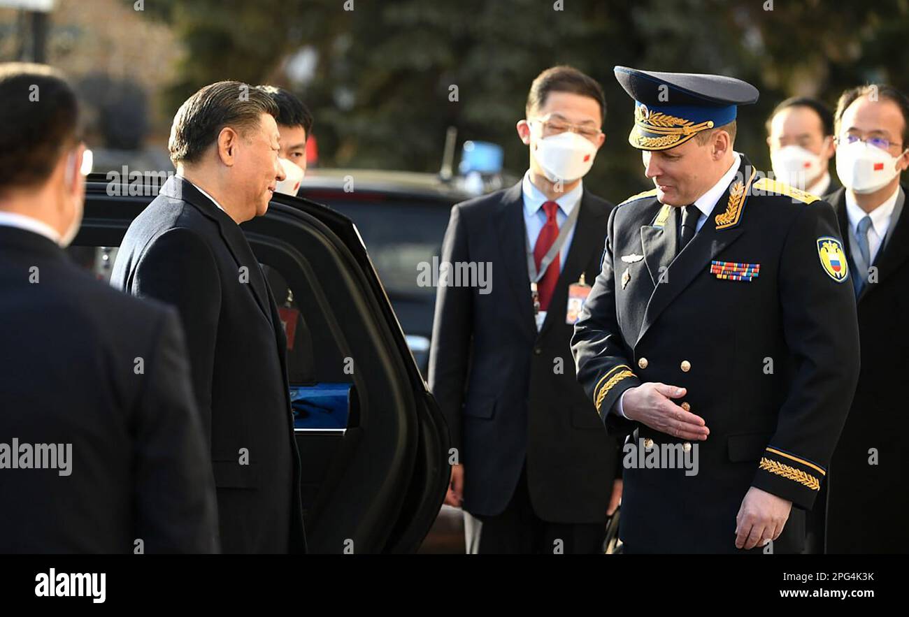Mosca, Russia. 20th Mar, 2023. Il presidente cinese Xi Jinping (L) arriva per un incontro con il presidente russo al Cremlino di Mosca lunedì 20 marzo 2023. Foto di Kremlin Pool/UPI. Credit: UPI/Alamy Live News Foto Stock